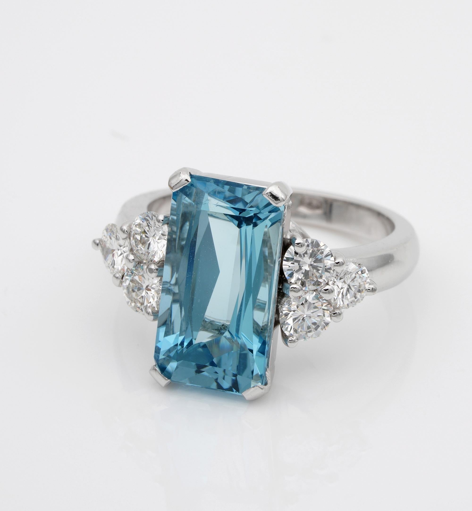 Magnificent 4.70 Carat Aquamarine and Diamond High Quality Engagement Ring In Good Condition For Sale In Napoli, IT