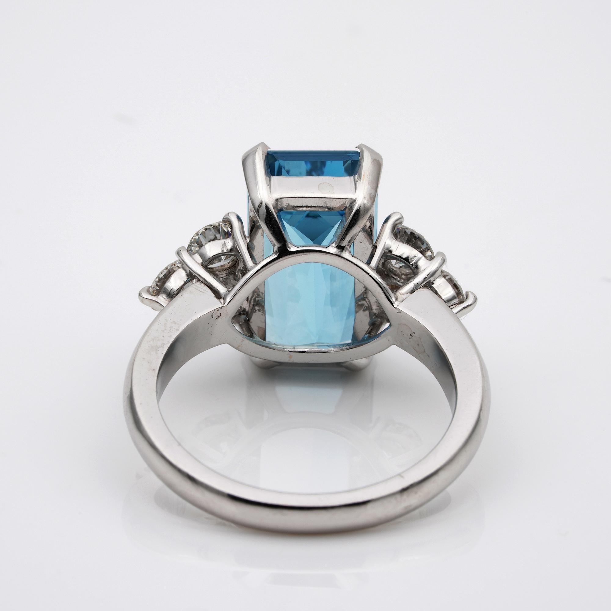 Magnificent 4.70 Carat Aquamarine and Diamond High Quality Engagement Ring For Sale 2