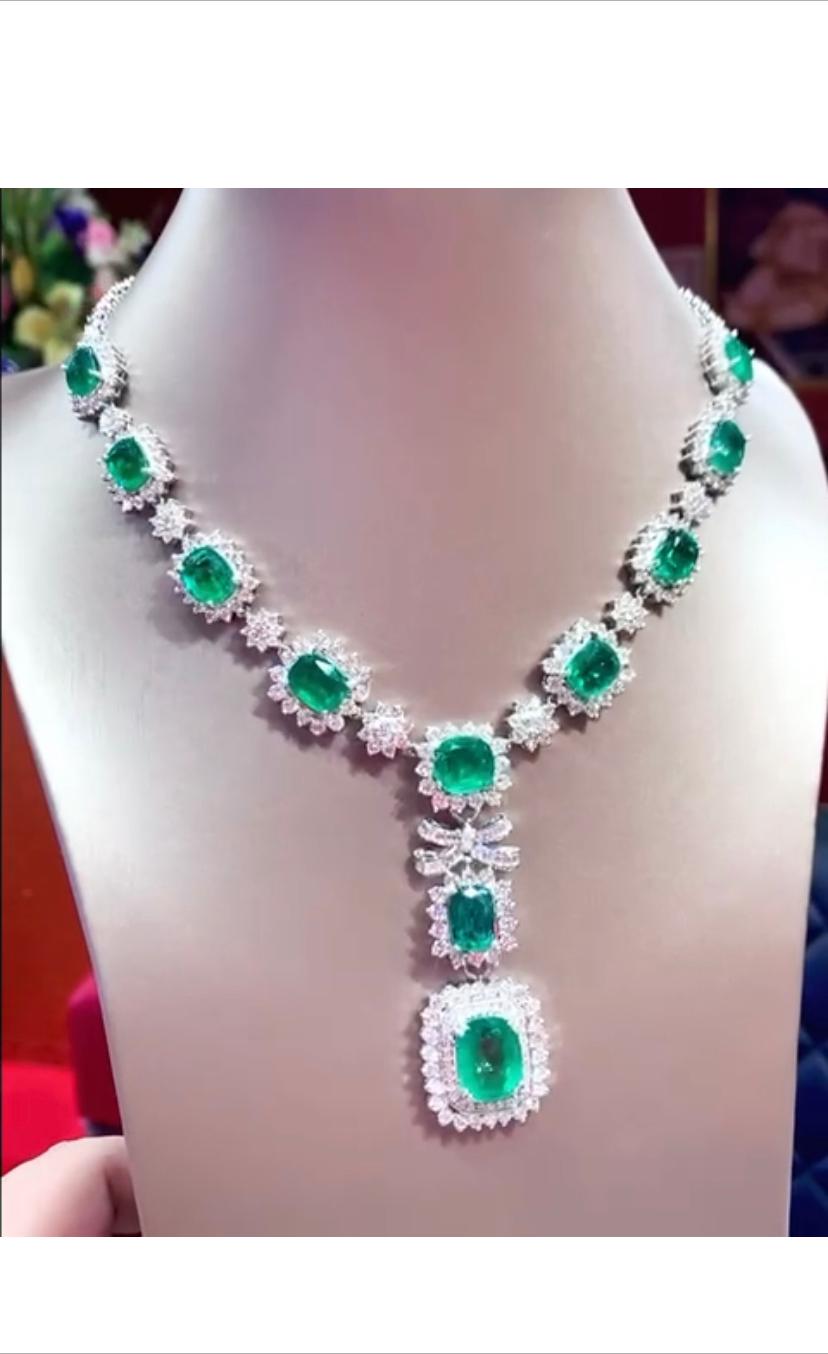 AIG Certified 41.00 Ct Zambian Emeralds 14.00 Ct Diamonds 18K Gold Necklace  In New Condition For Sale In Massafra, IT