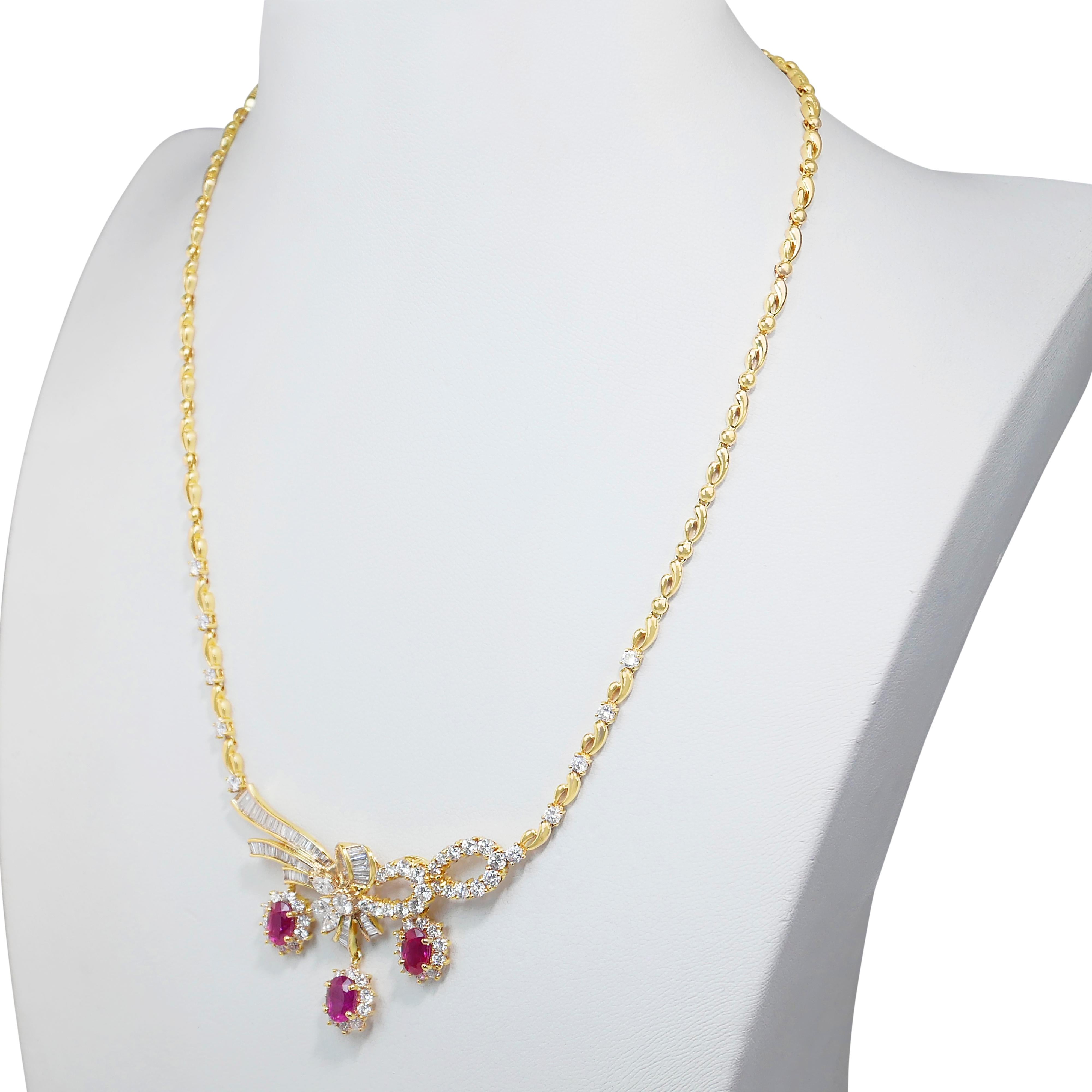 Magnífico Collar de Rubíes y Diamantes de 5,50 ct en Oro Amarillo de 18k en venta 3