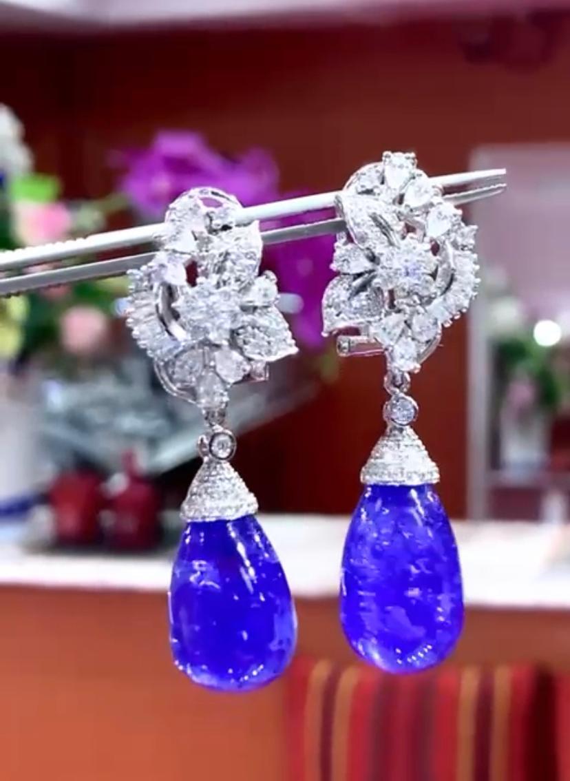 An exquisite design , from high jewelry collection. A very piece of art, so refined and chic.
Earrings come in 18k gold with two pieces of natural tanzanites, in cabochon cut , of 68,25 , fine quality, so beautiful color, and 114 pieces of natural