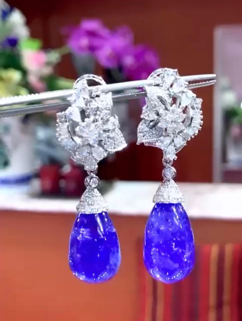 Magnificent  68.25 carats of tanzanites and diamonds on earrings  In New Condition For Sale In Massafra, IT
