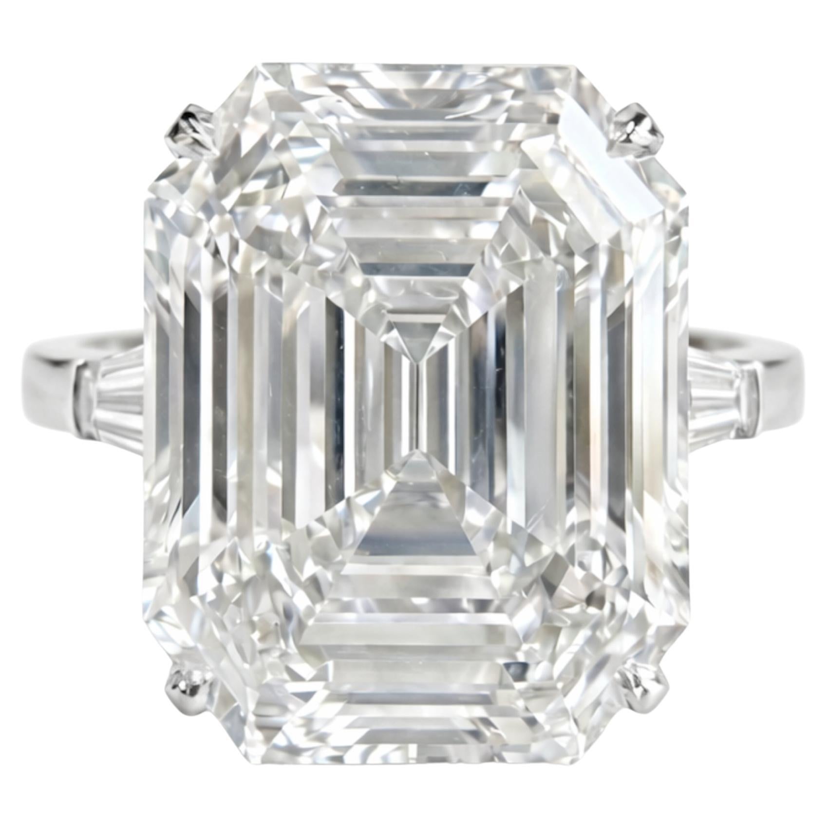 Magnificent 7.13 Carat Old European Emerald-Cut Diamond Ring im Angebot