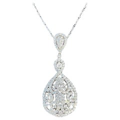 Magnifique pendentif en forme de poire en or blanc 18 carats et diamants de 8,5 carats sur chaîne