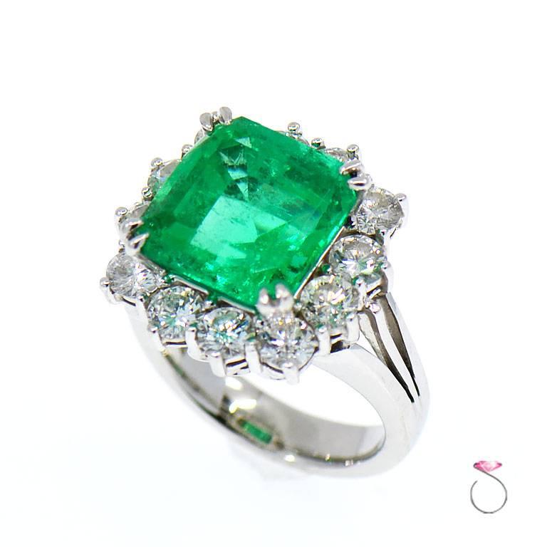 Women's Magnificent 8.50 ct. Fine Colombian Emerald & Diamond Halo Platinum Ring, GIA