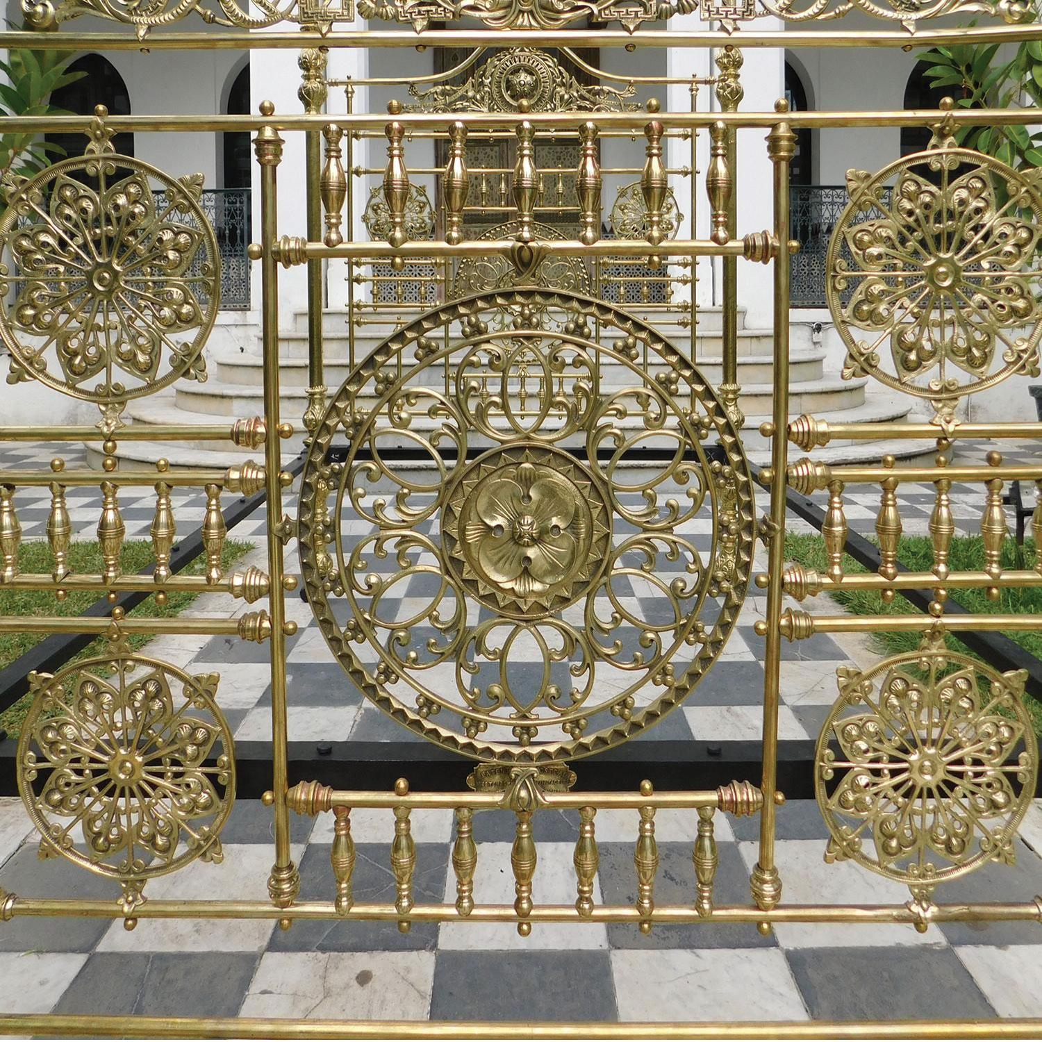 Magnificent All Brass Crown and Canopy Four Poster Bed M4P51 In Good Condition For Sale In Wrexham, GB