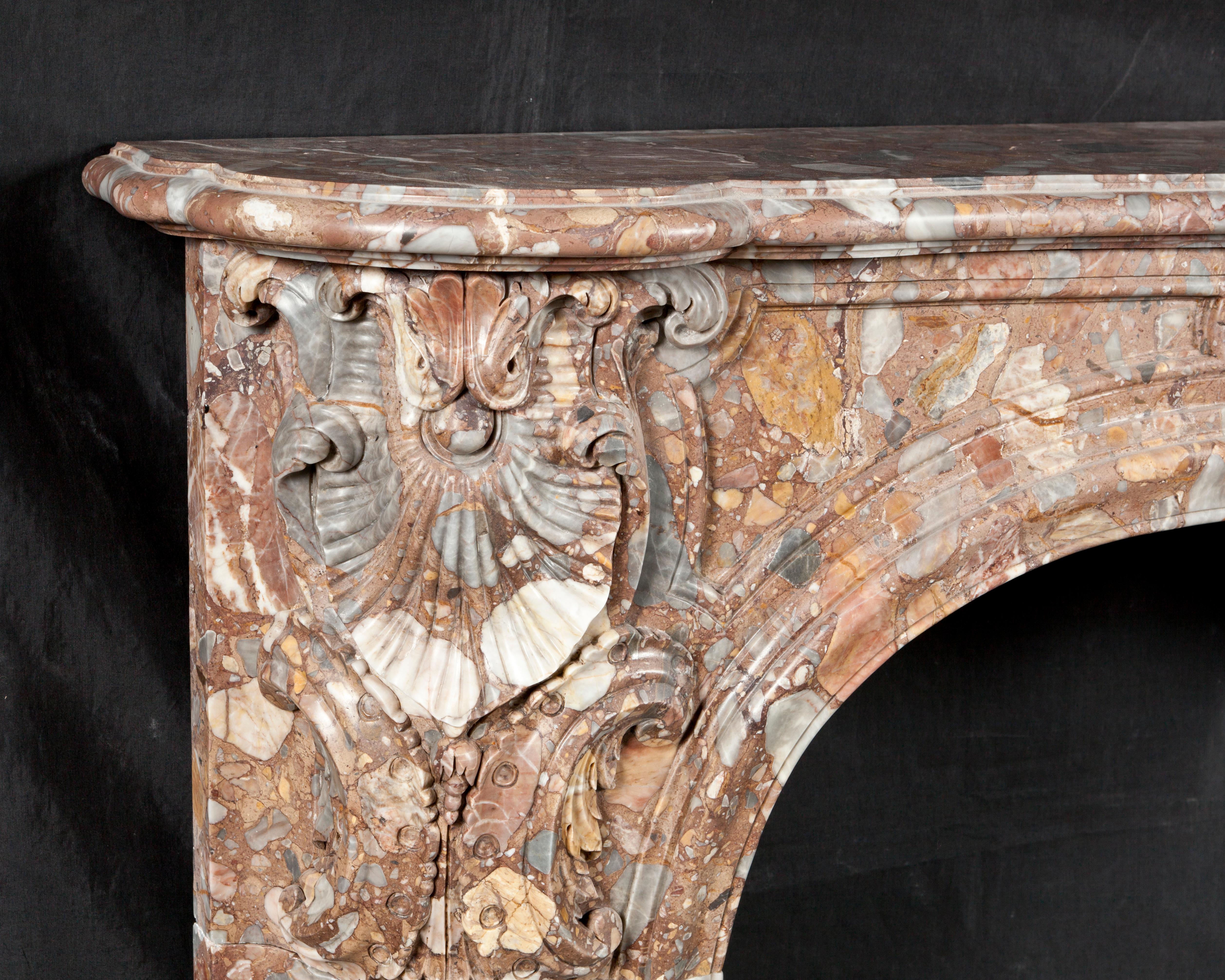 Magnificent and imposing 18th century French marble fireplace In Good Condition For Sale In Brussel, BE