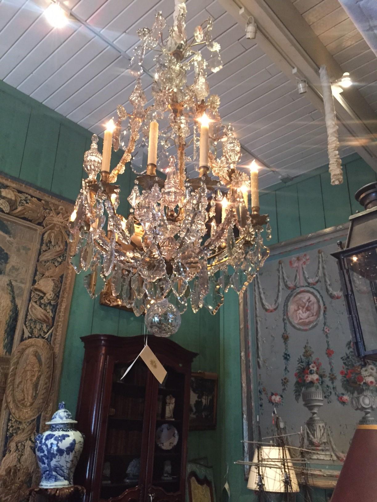 Français Grand lustre à suspension ancien en cristal du 18ème siècle de Baccarat LA en vente