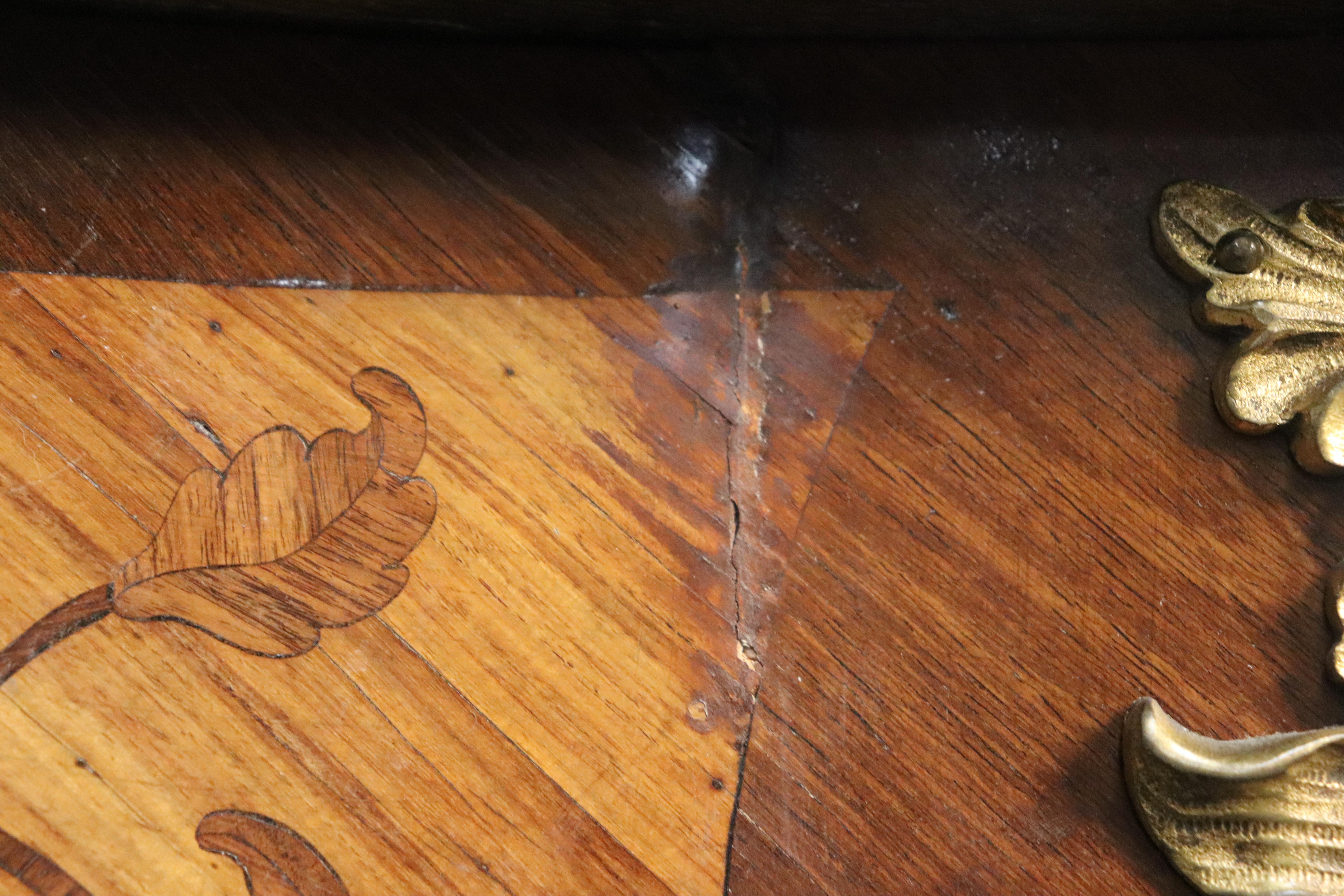 Prächtiger antiker französischer Louis XV.-Büroplatten-Schreibtisch mit Lederplatte aus dem 19. Jahrhundert im Angebot 6