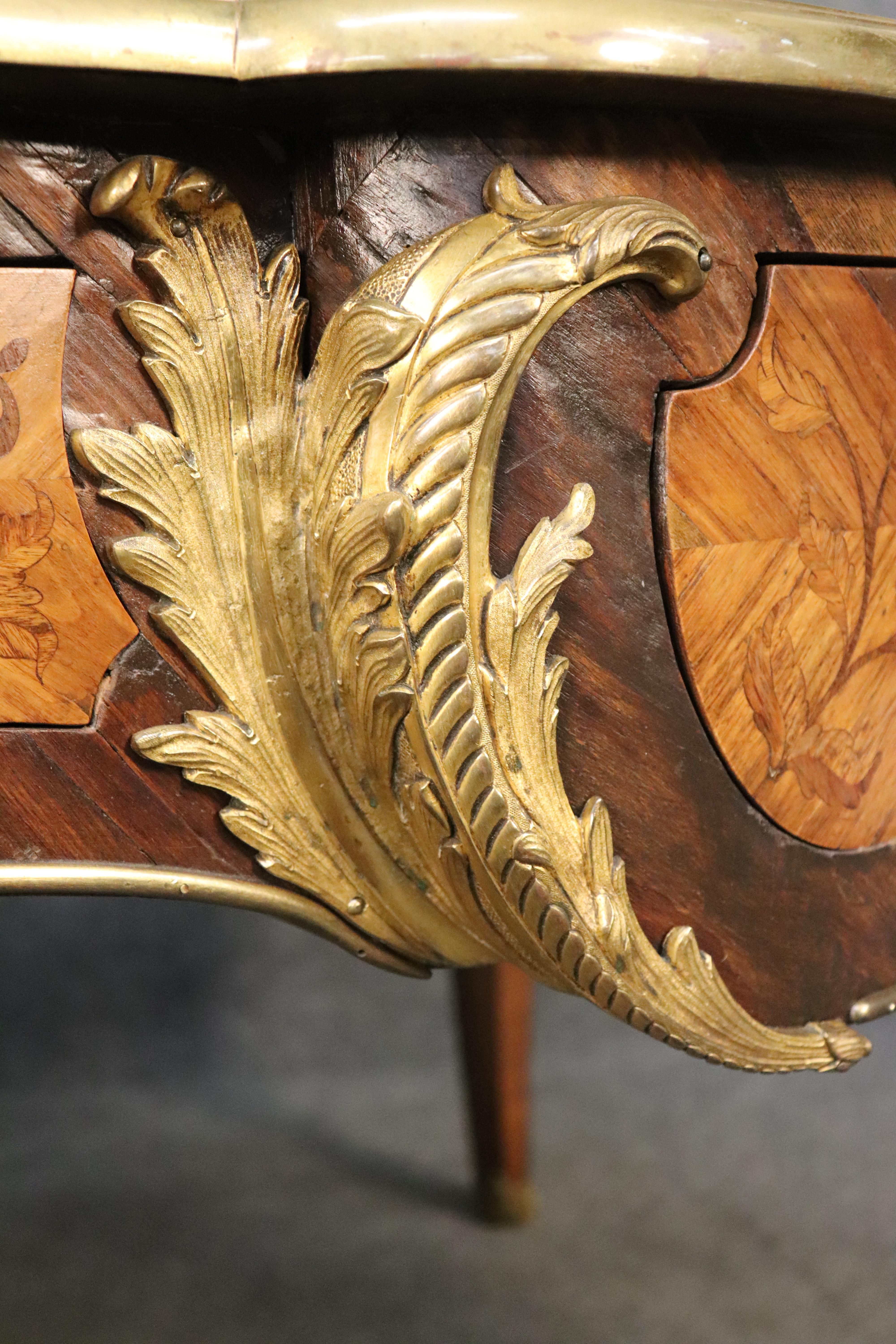 Prächtiger antiker französischer Louis XV.-Büroplatten-Schreibtisch mit Lederplatte aus dem 19. Jahrhundert im Angebot 8
