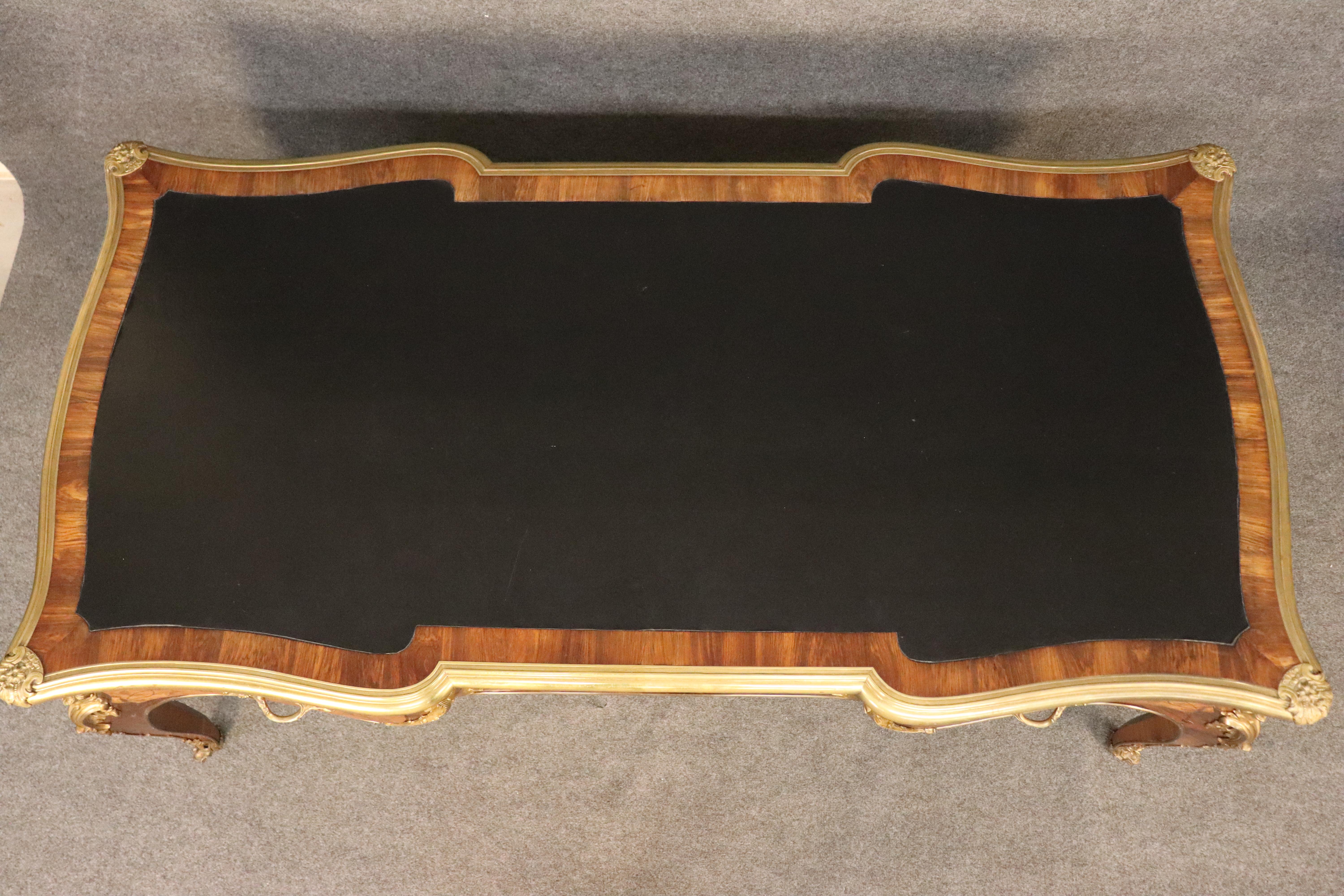 Prächtiger antiker französischer Louis XV.-Büroplatten-Schreibtisch mit Lederplatte aus dem 19. Jahrhundert im Angebot 11