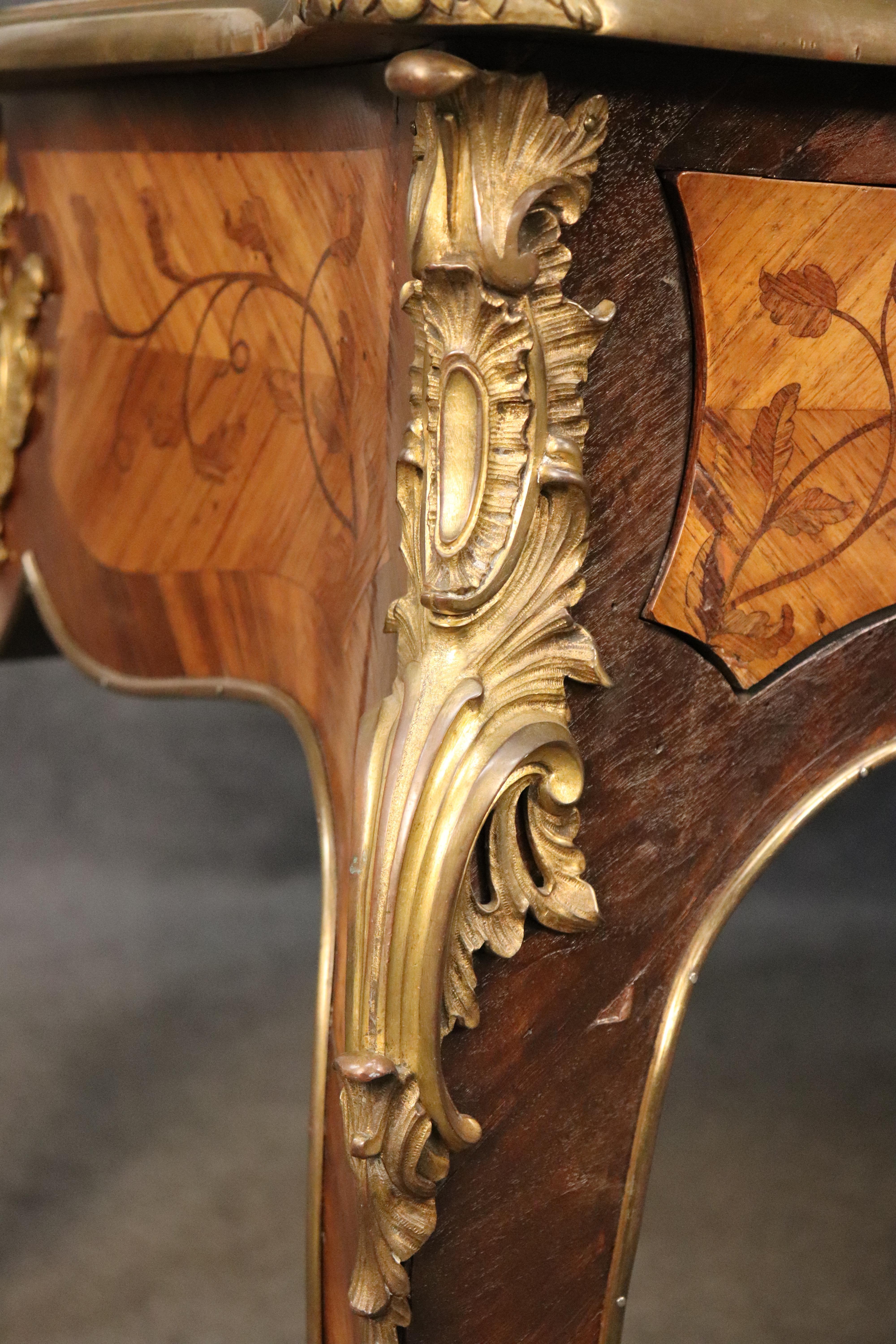 Prächtiger antiker französischer Louis XV.-Büroplatten-Schreibtisch mit Lederplatte aus dem 19. Jahrhundert im Angebot 2