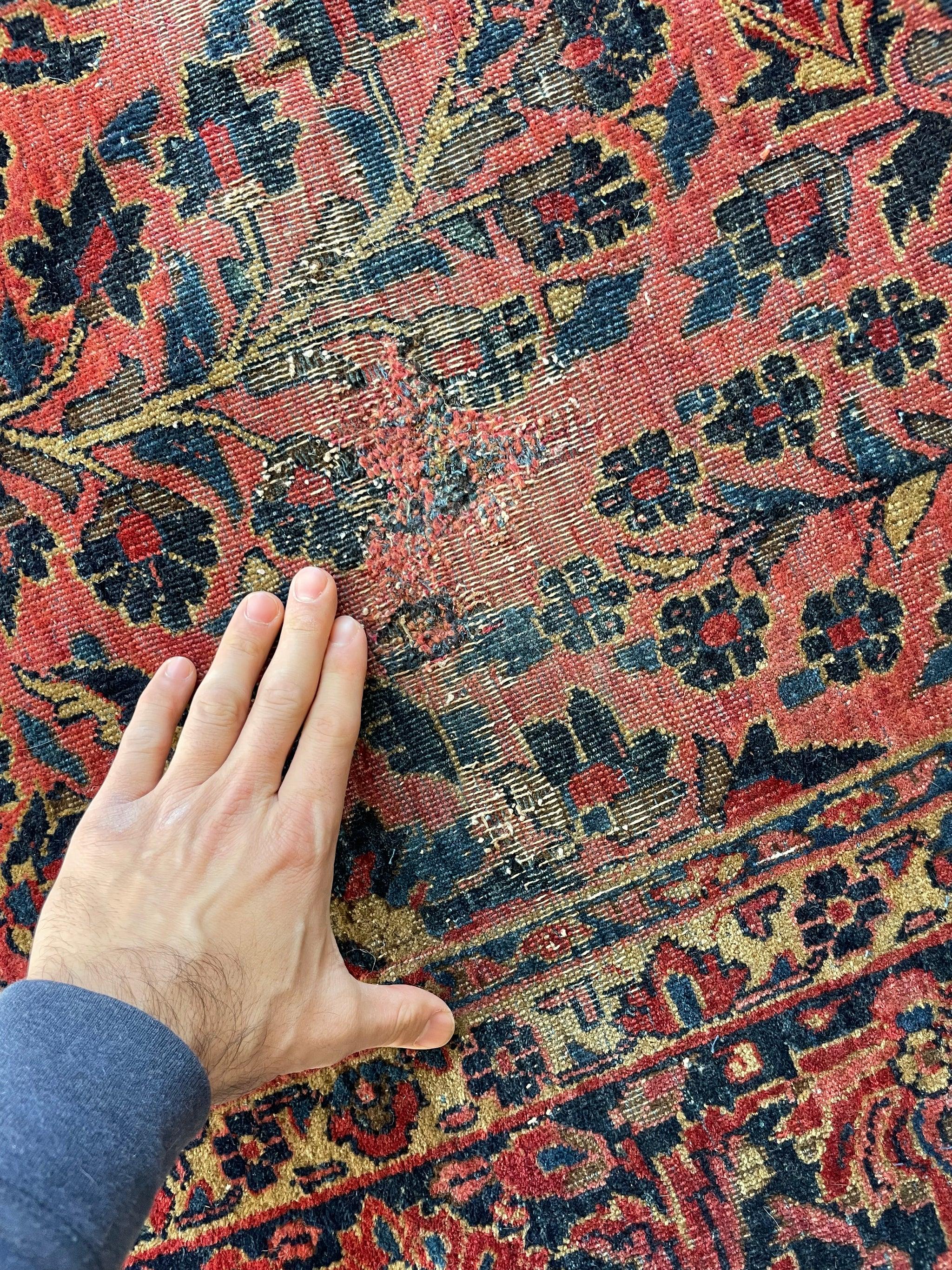 Magnifique tapis Sarouk en fleurs anciennes, vers les années 1930 Bon état - En vente à Milwaukee, WI