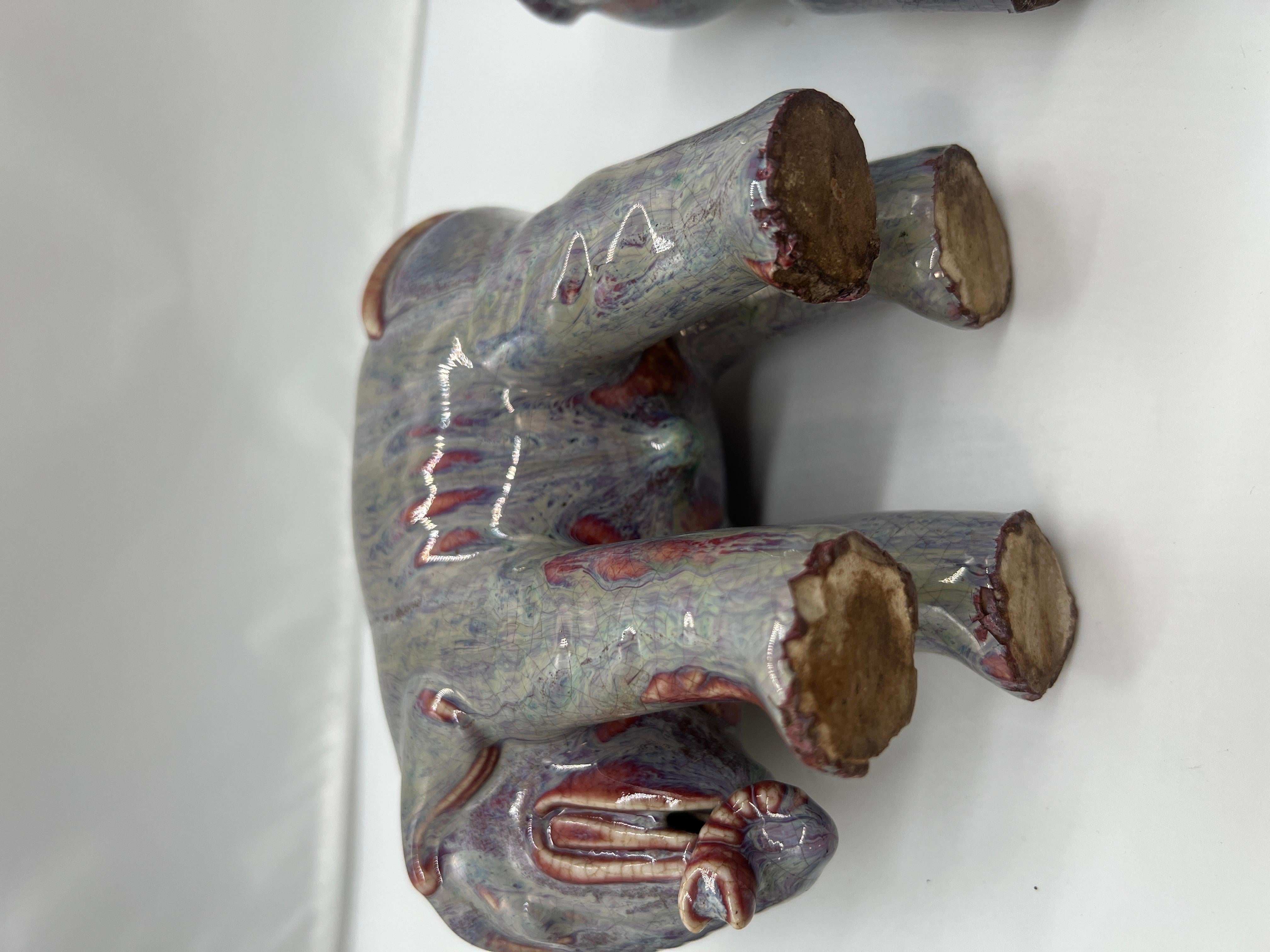 Magnifiques éléphants anciens en porcelaine de Chine émaillée Flambe - Paire en vente 3