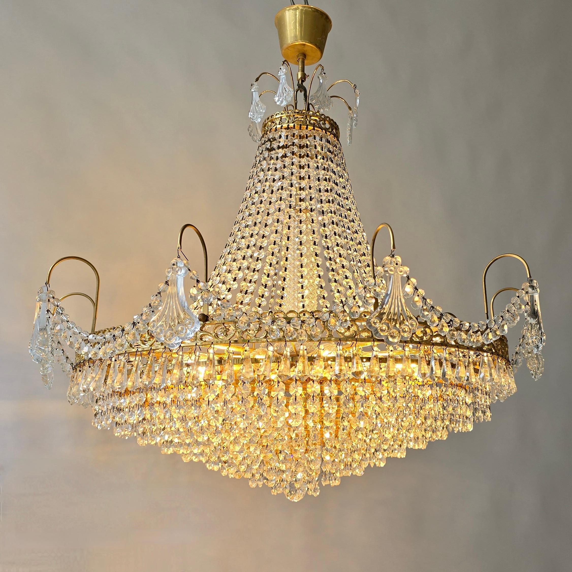 Magnifico lampadario antico in cristallo stile Impero, Francia, circa 1900-1920 in vendita 4