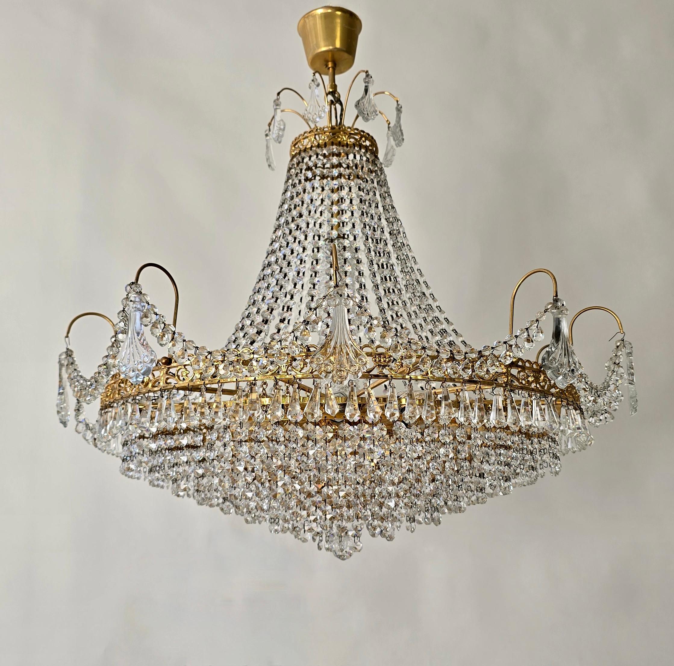 Francese Magnifico lampadario antico in cristallo stile Impero, Francia, circa 1900-1920 in vendita