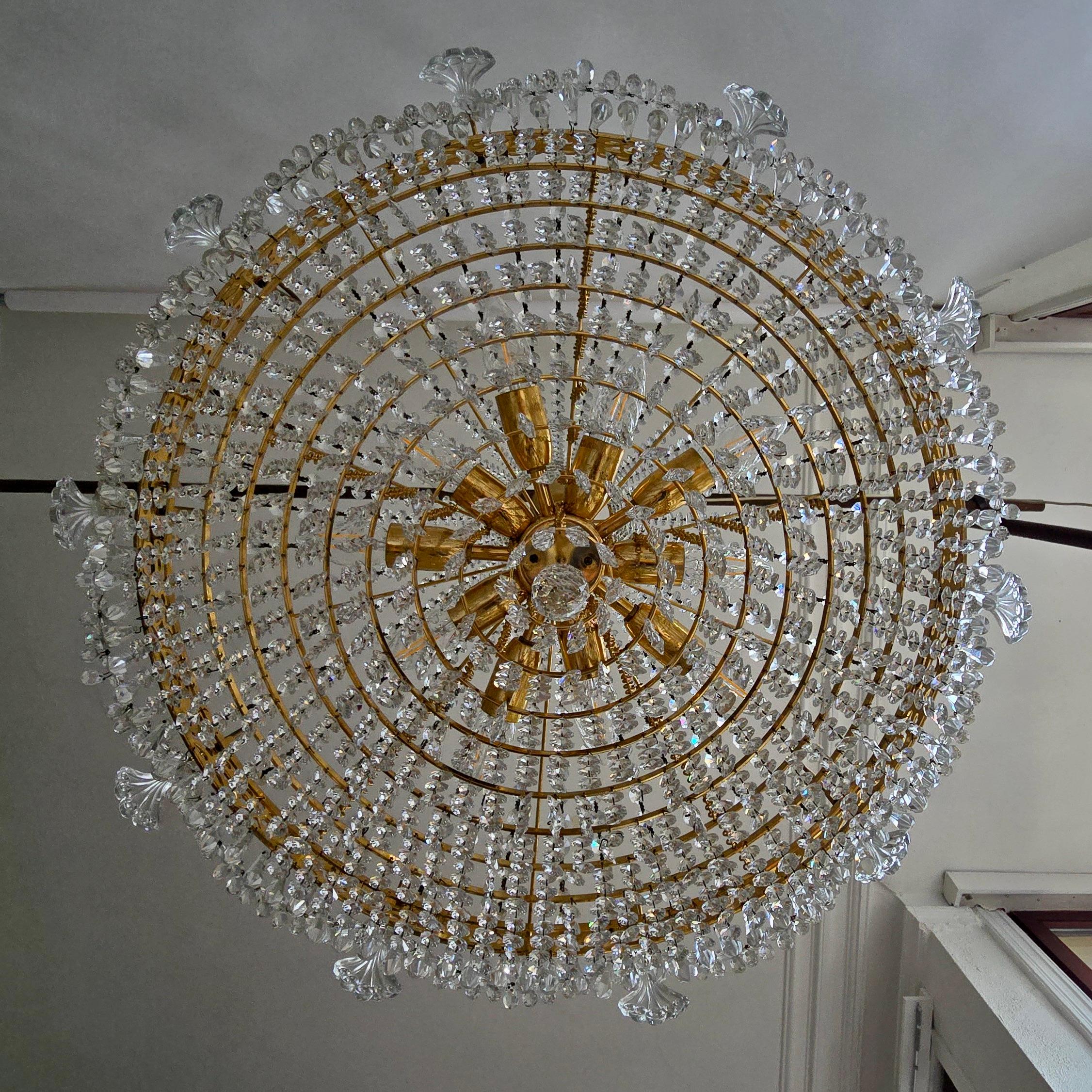 Ottone Magnifico lampadario antico in cristallo stile Impero, Francia, circa 1900-1920 in vendita