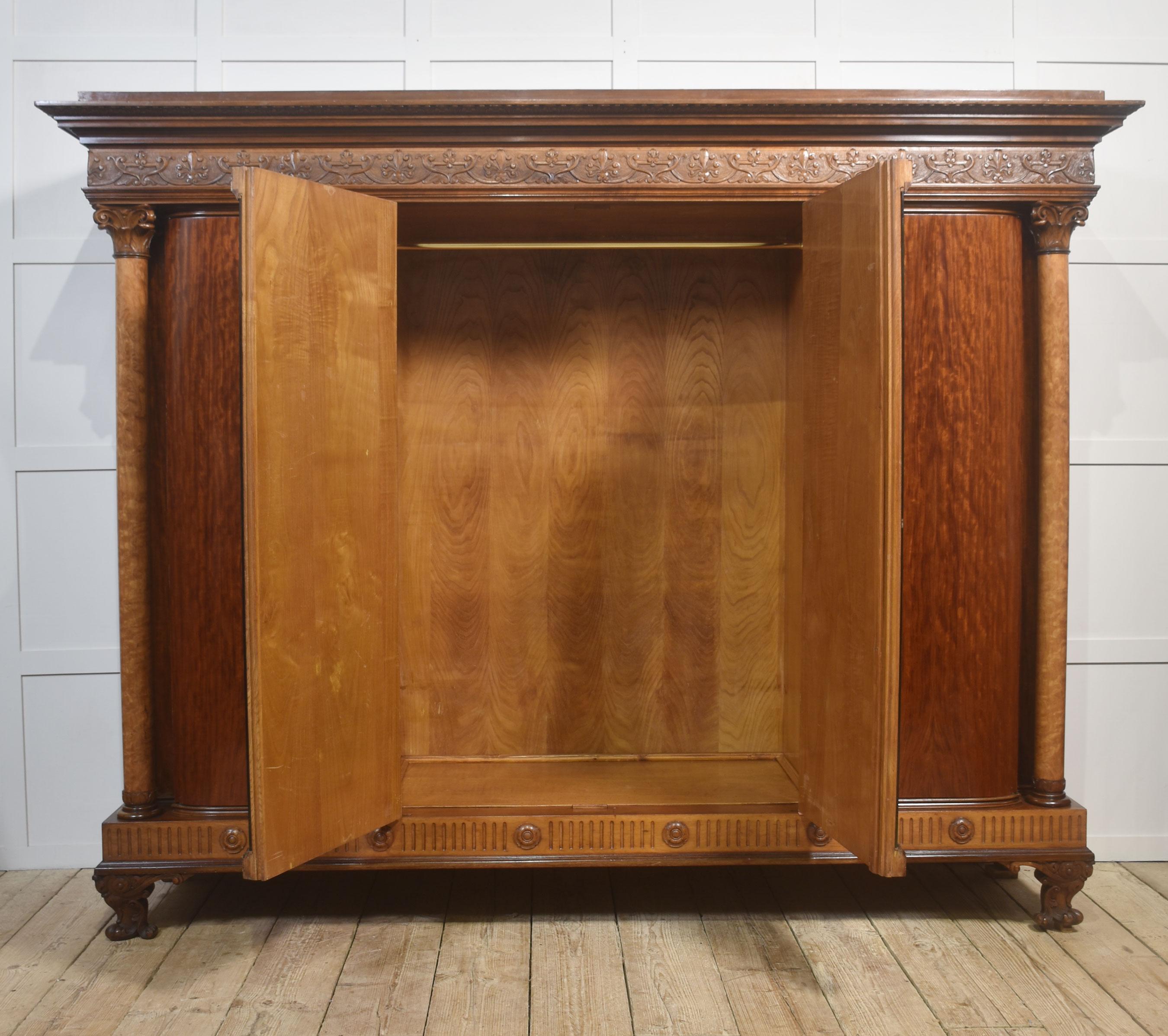 Magnifico armadio antico a quattro ante in mogano in vendita 5