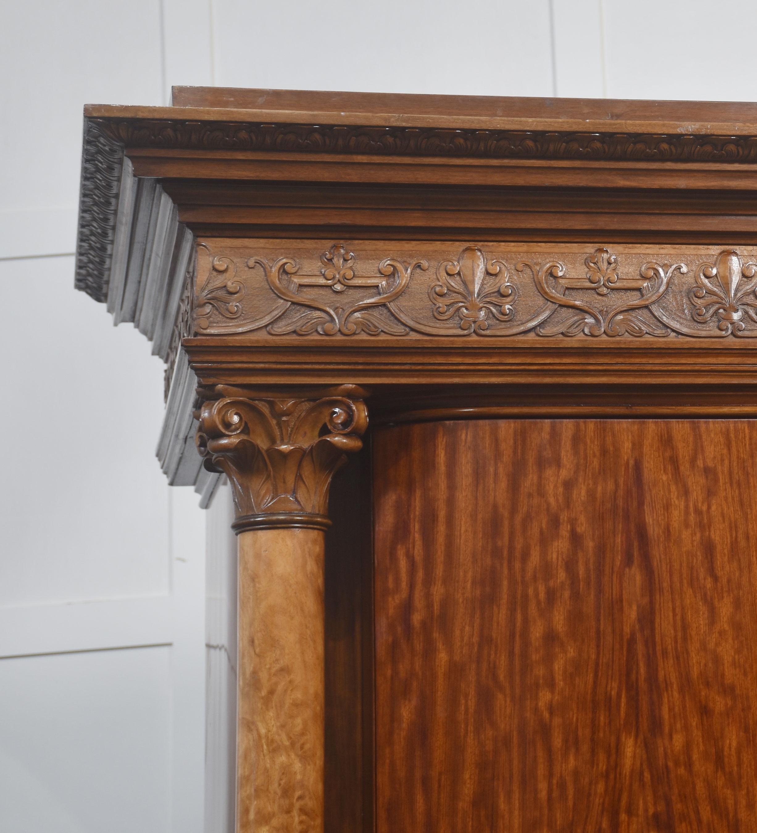 Magnifico armadio antico a quattro ante in mogano in vendita 6