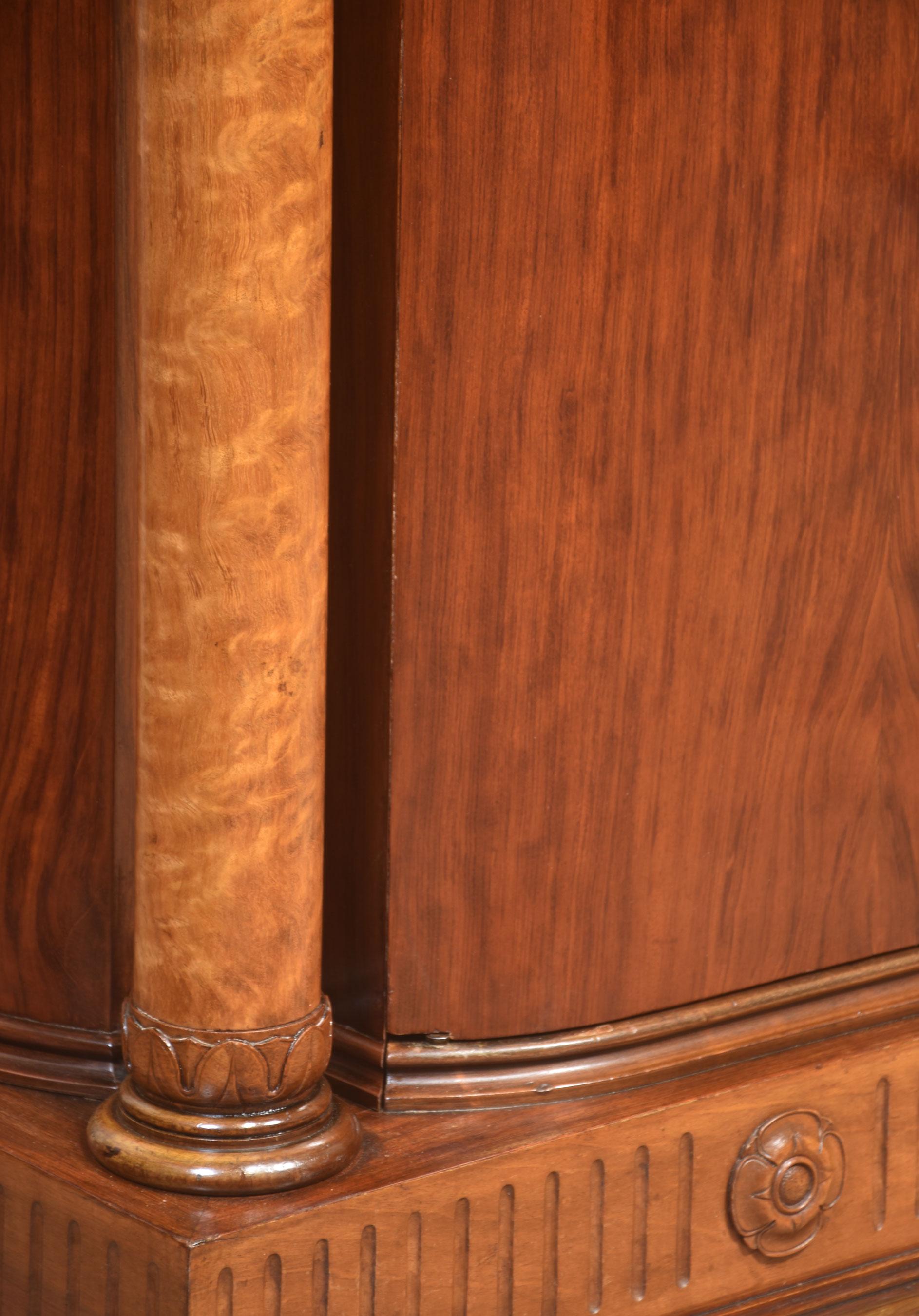 Magnifico armadio antico a quattro ante in mogano in vendita 11