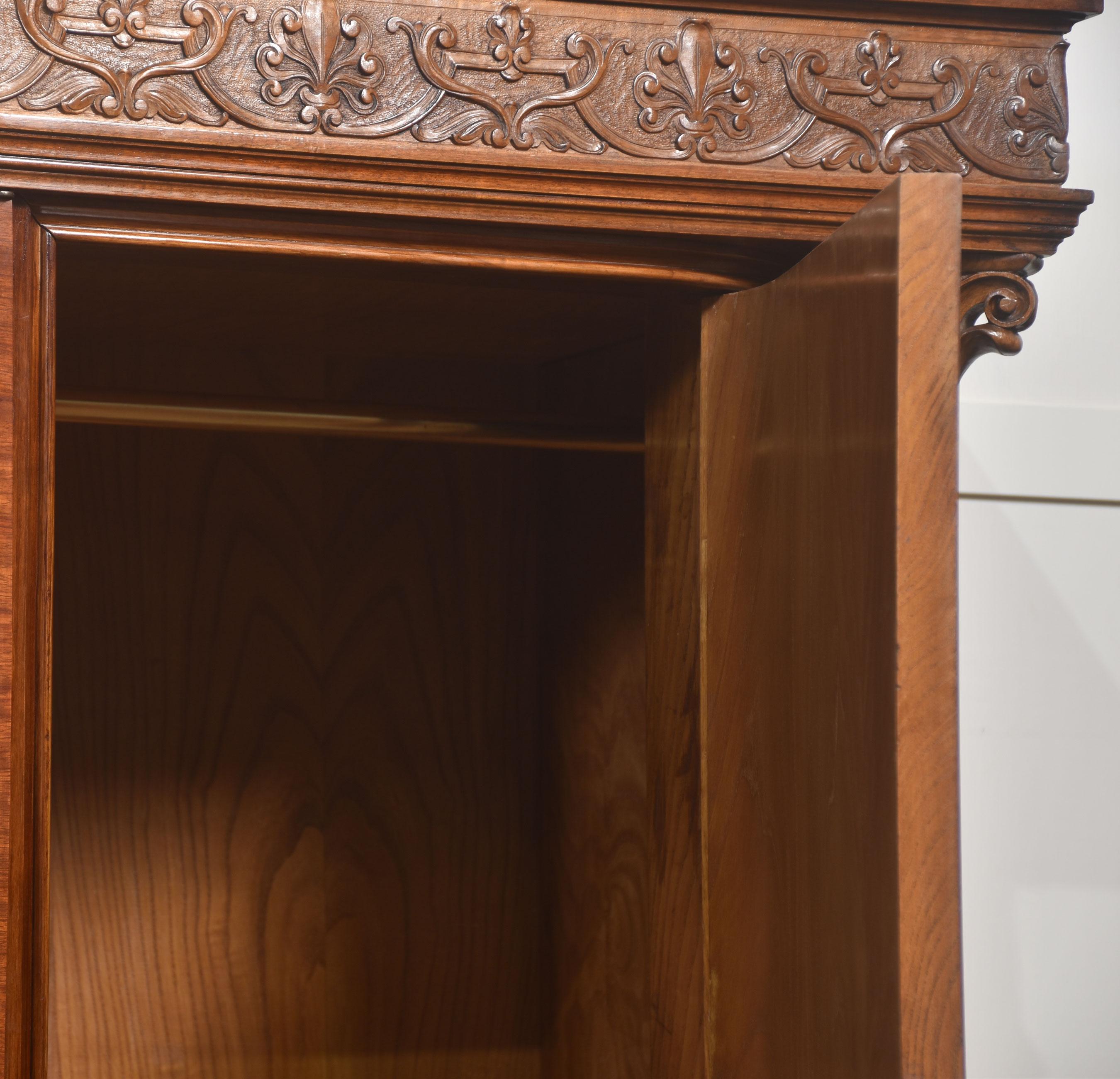 Magnifico armadio antico a quattro ante in mogano in vendita 3