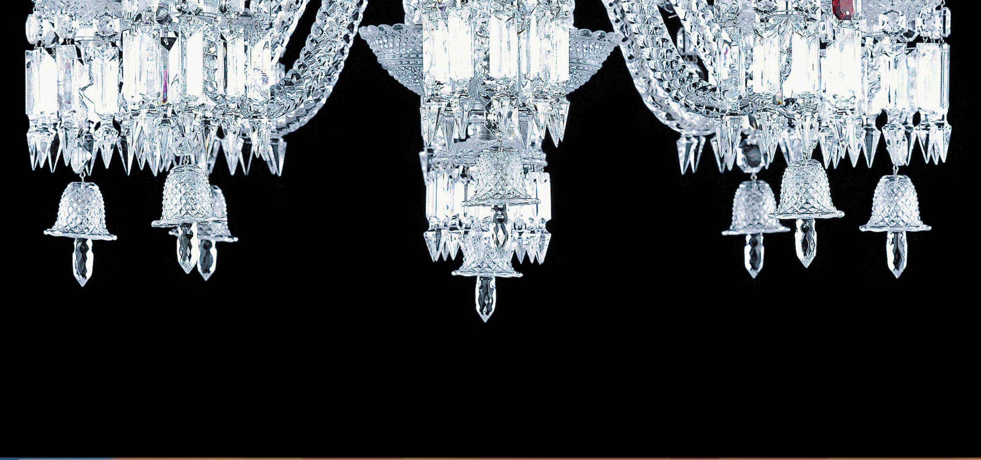 Ottone Magnifico lampadario Antique French in cristallo Baccarat stile Luigi XVI in vendita