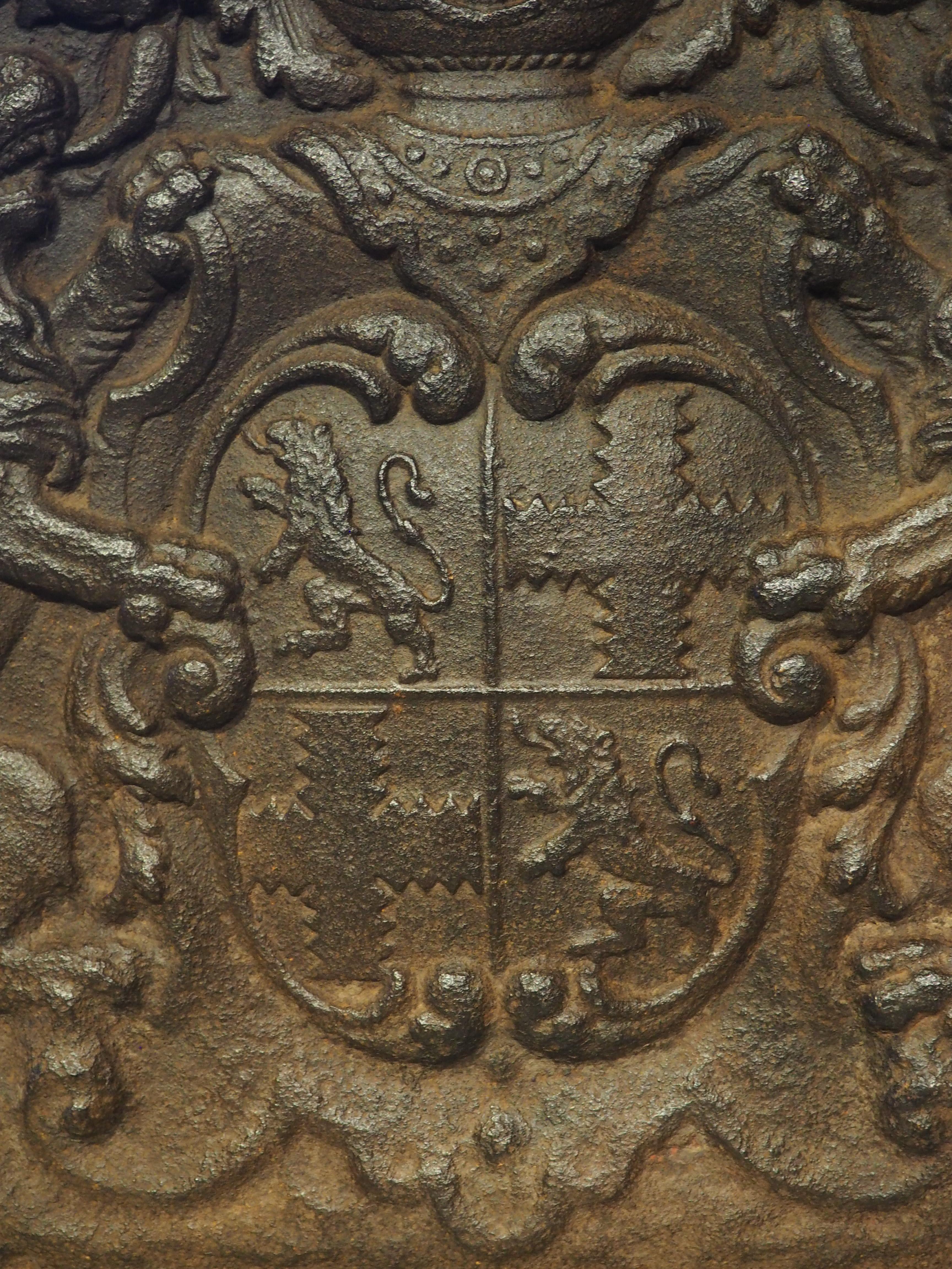 Magnifico caminetto araldico francese in ghisa, CIRCA 1700 in vendita 3