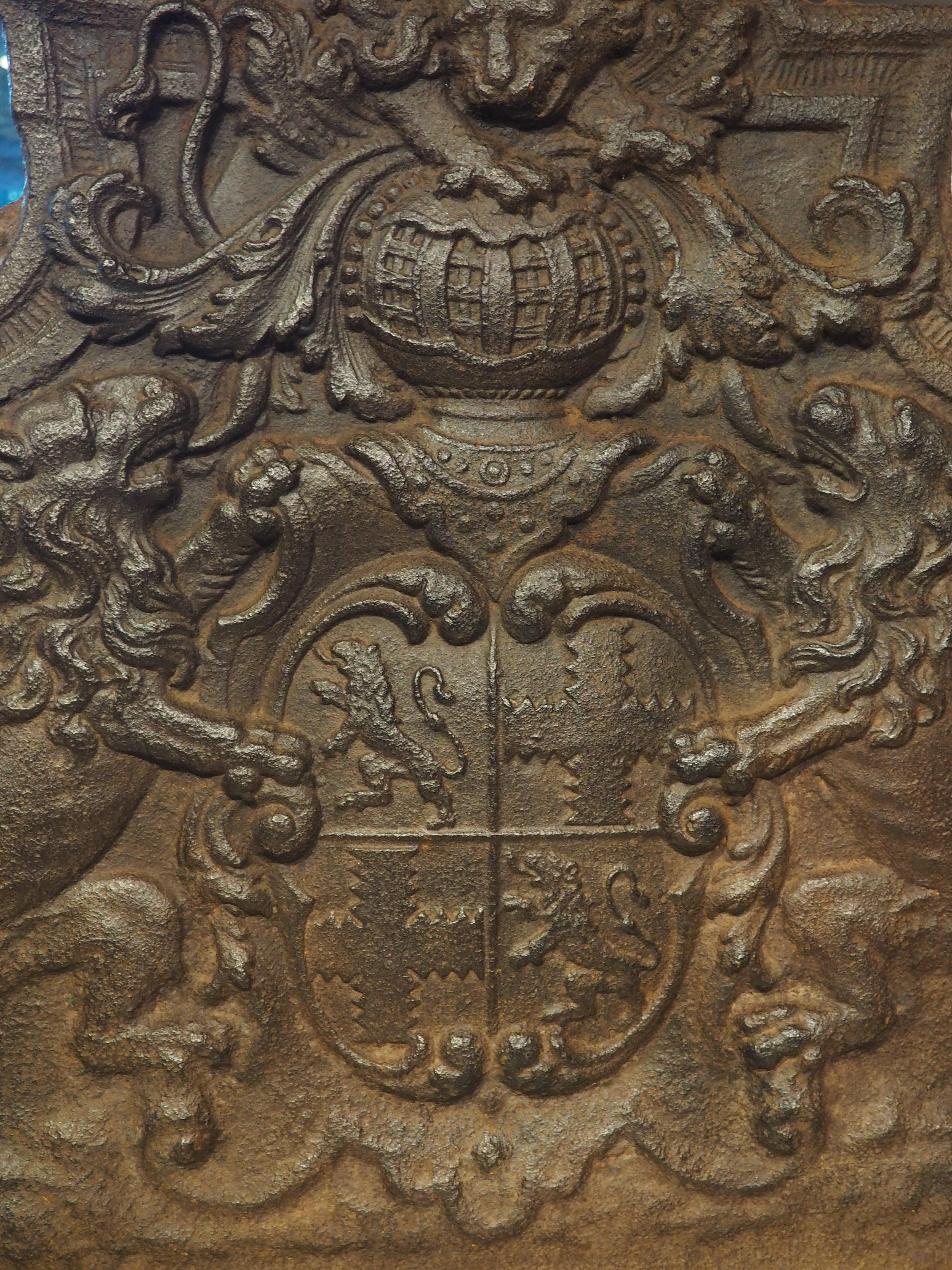 Magnifico caminetto araldico francese in ghisa, CIRCA 1700 in vendita 4