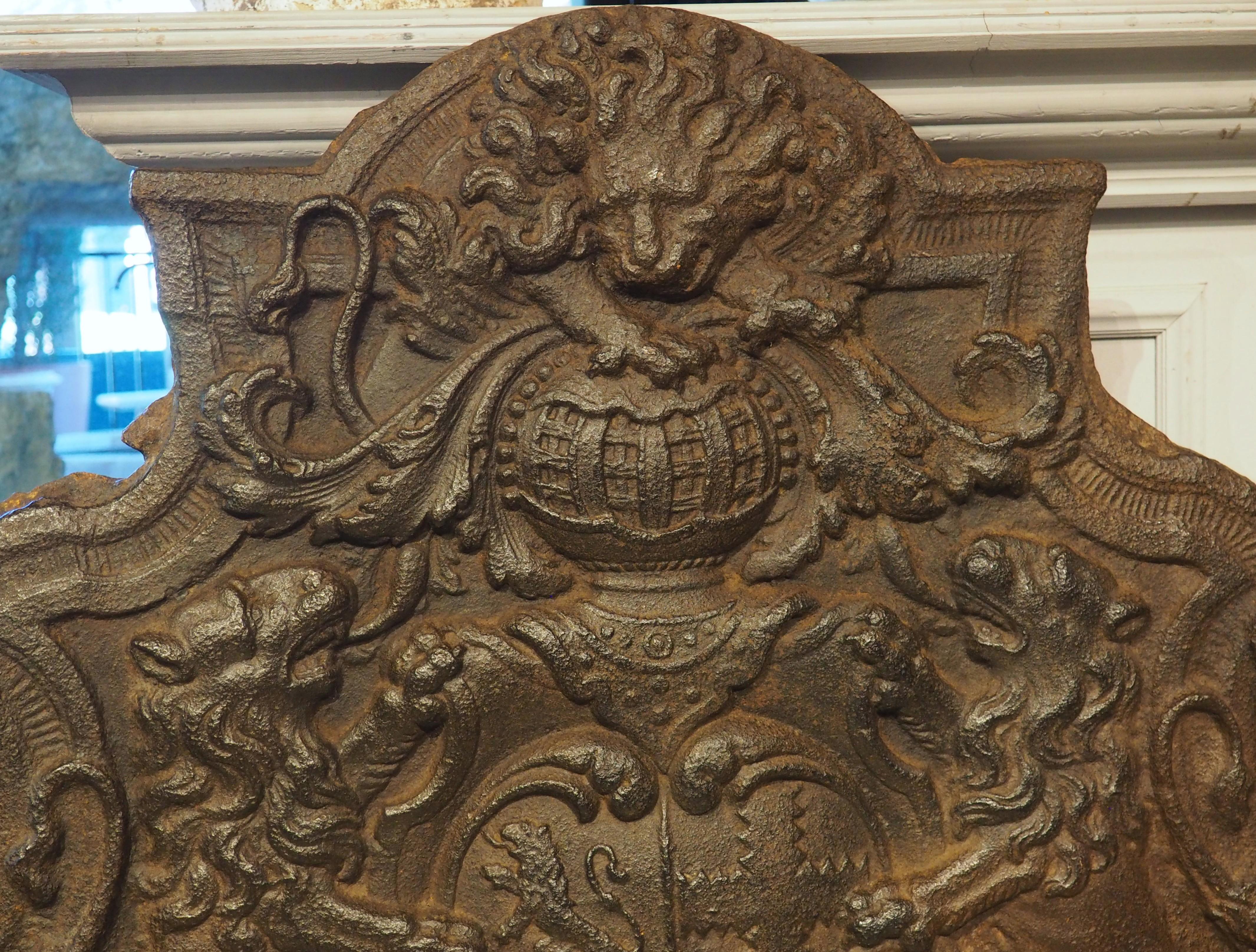 Magnifico caminetto araldico francese in ghisa, CIRCA 1700 in vendita 5