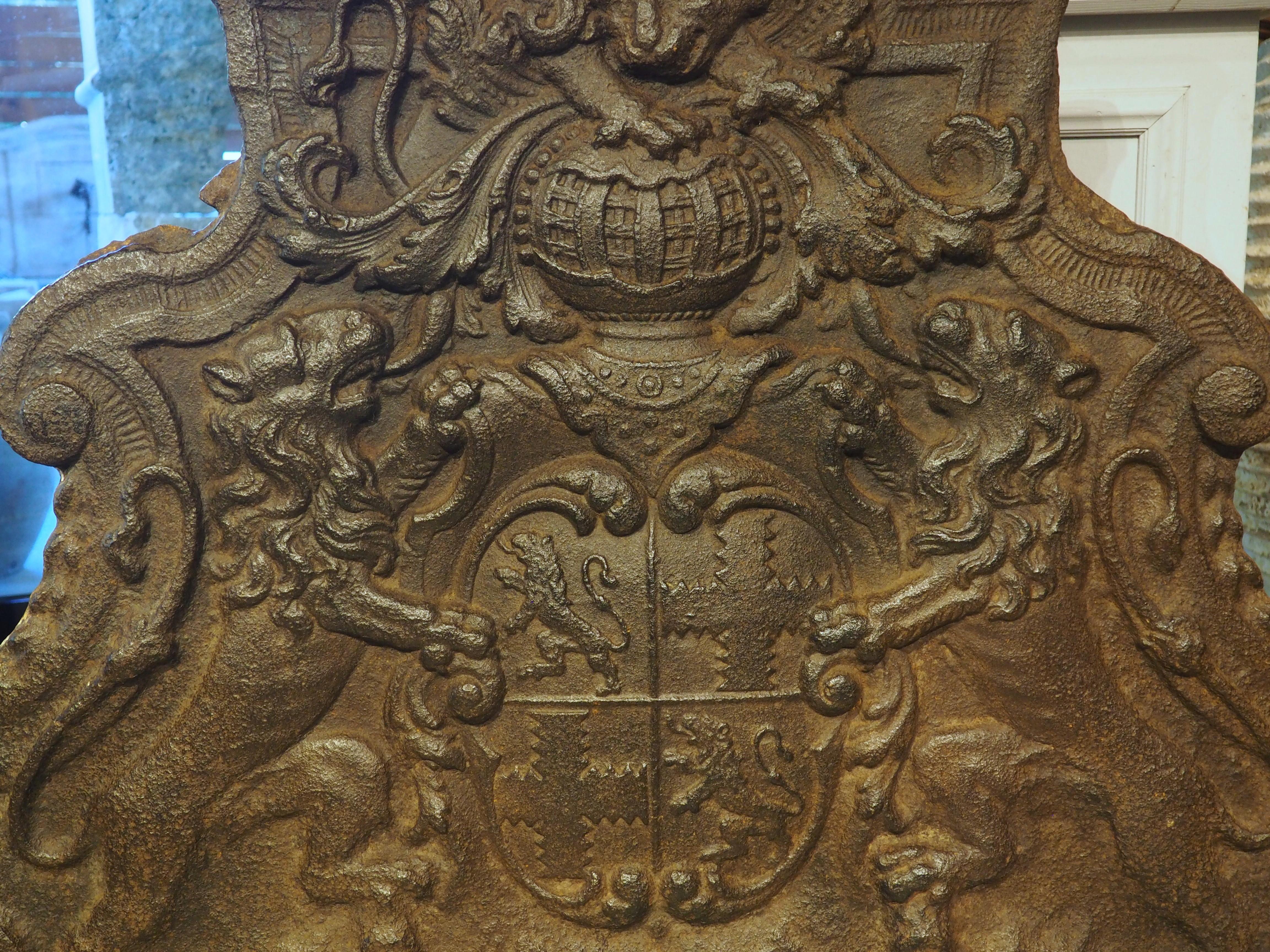 Magnifico caminetto araldico francese in ghisa, CIRCA 1700 in vendita 7