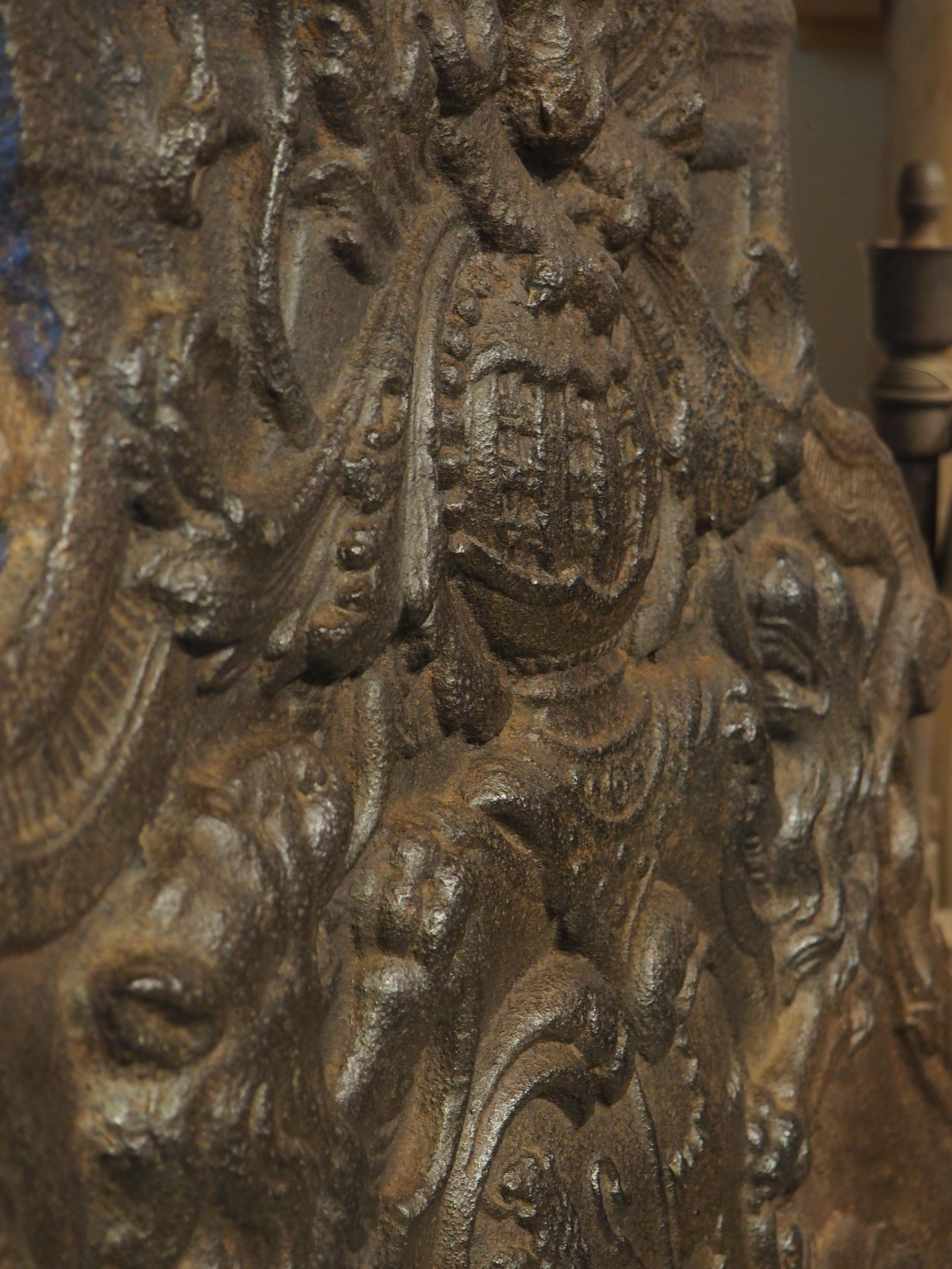 Magnifico caminetto araldico francese in ghisa, CIRCA 1700 in vendita 10