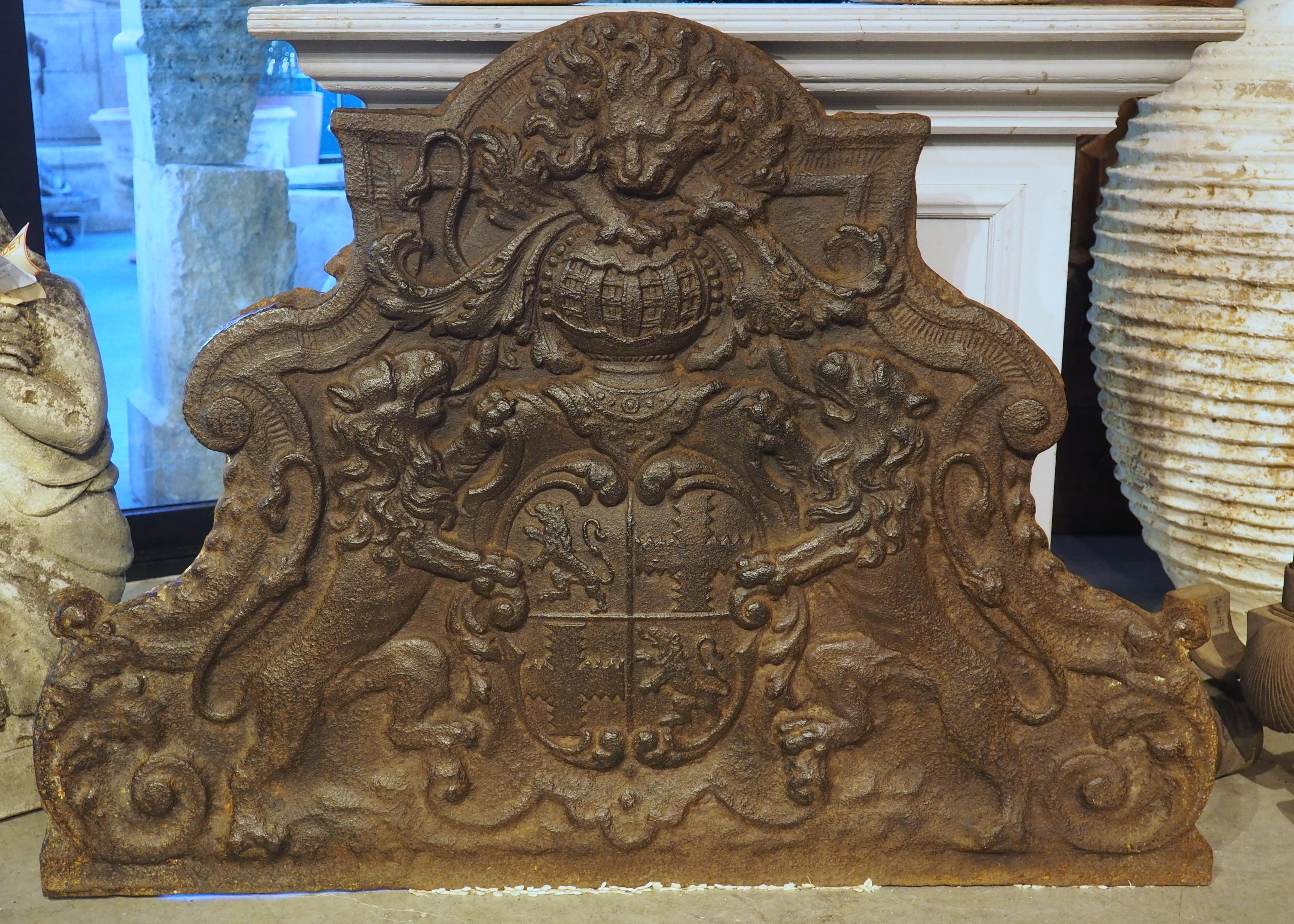 Magnifico caminetto araldico francese in ghisa, CIRCA 1700 in vendita 11