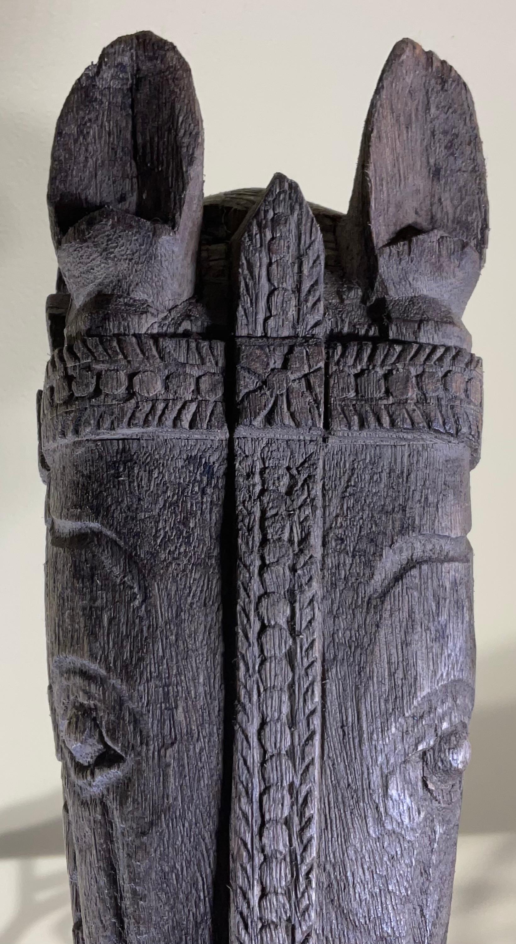 Prächtige antike indische Holz-Pferdkopf-Skulptur aus Holz im Angebot 3