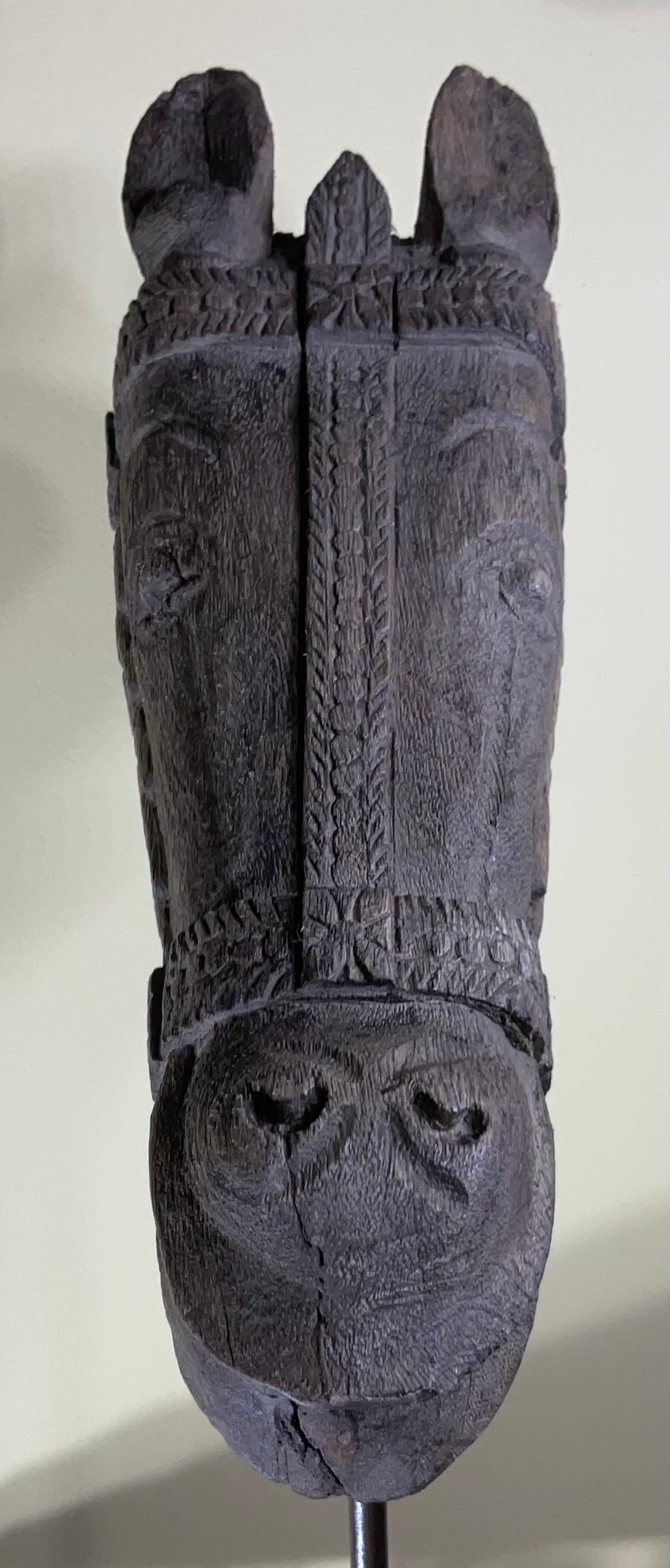 Prächtige antike indische Holz-Pferdkopf-Skulptur aus Holz im Angebot 4