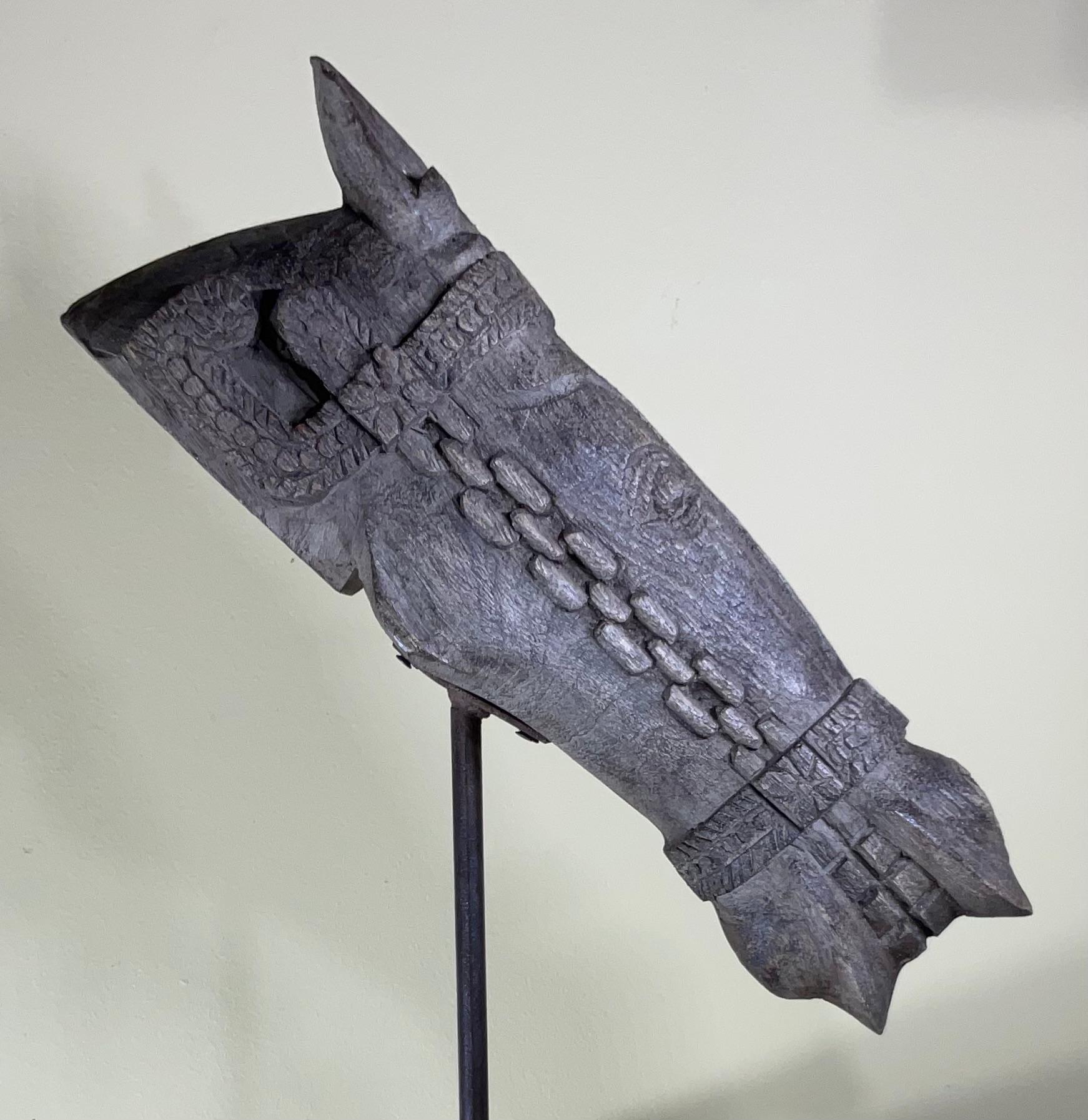 Prächtige antike indische Holz-Pferdkopf-Skulptur aus Holz im Zustand „Gut“ im Angebot in Delray Beach, FL