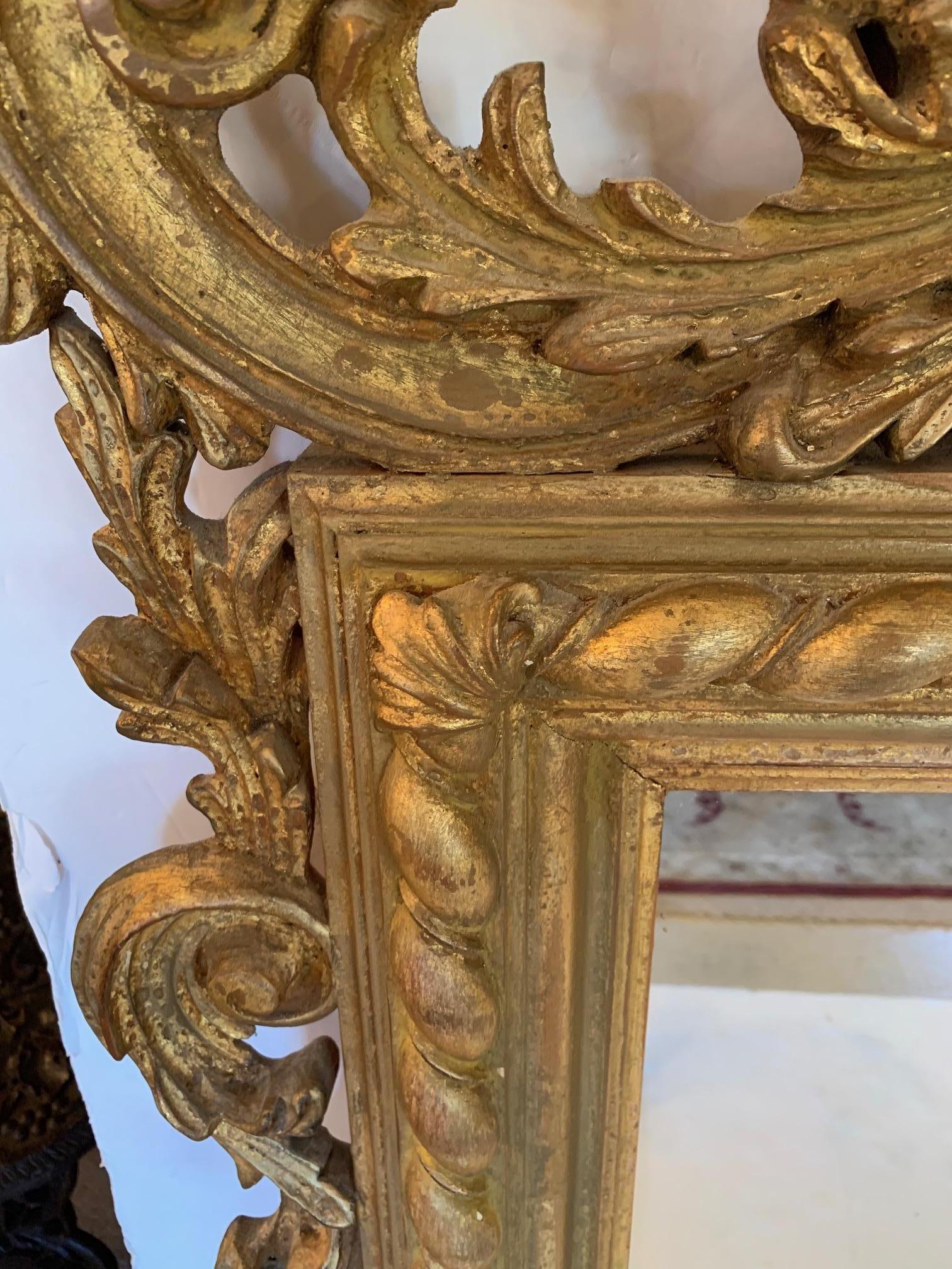 Magnifique miroir italien ancien en bois doré sculpté en vente 1