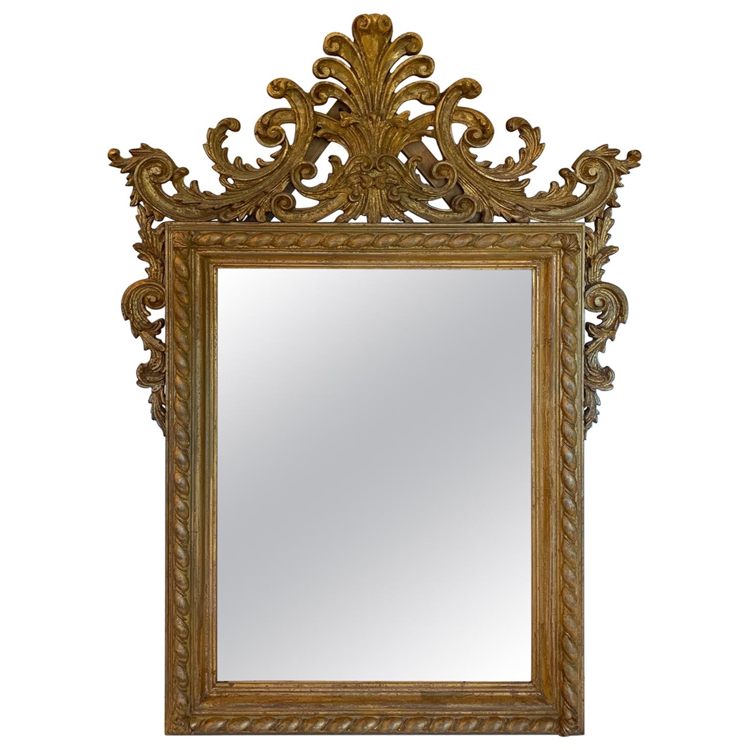 Magnifique miroir italien ancien en bois doré sculpté en vente