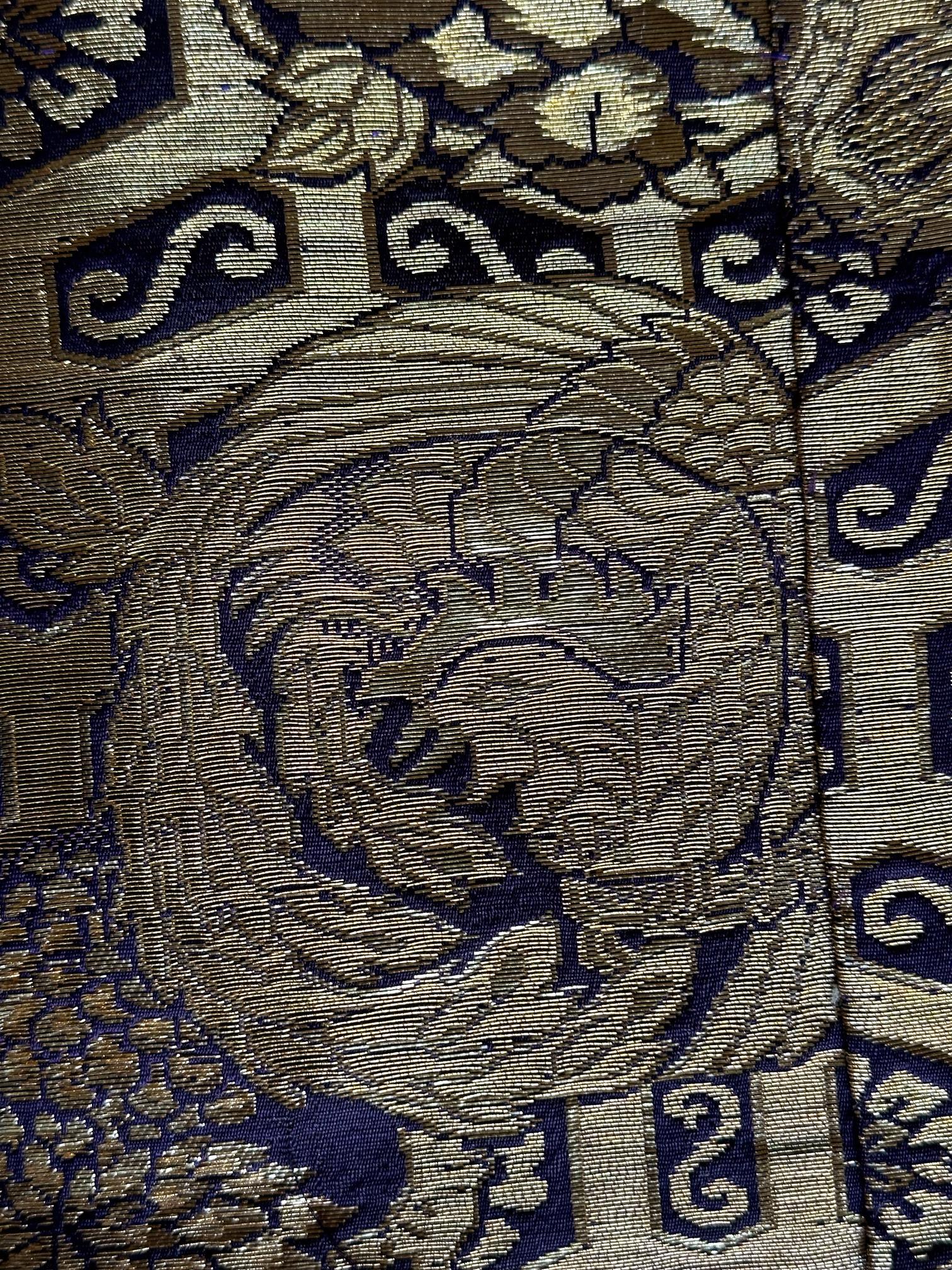Prächtiger antiker japanischer gewebter Brokat Kesa Monk's Robe Meiji-Periode aus der japanischen Keramik im Angebot 11