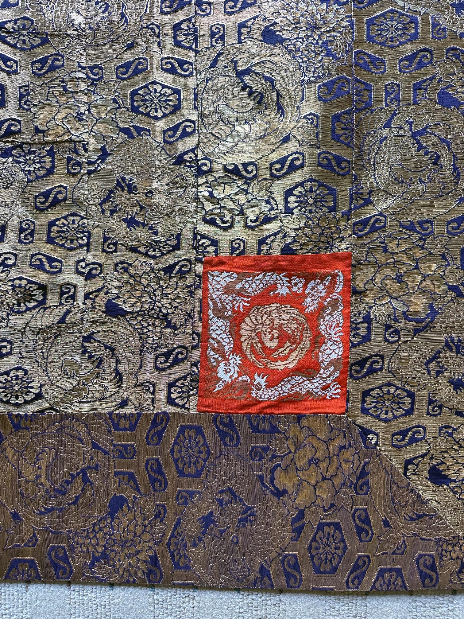 Prächtiger antiker japanischer gewebter Brokat Kesa Monk's Robe Meiji-Periode aus der japanischen Keramik im Angebot 1