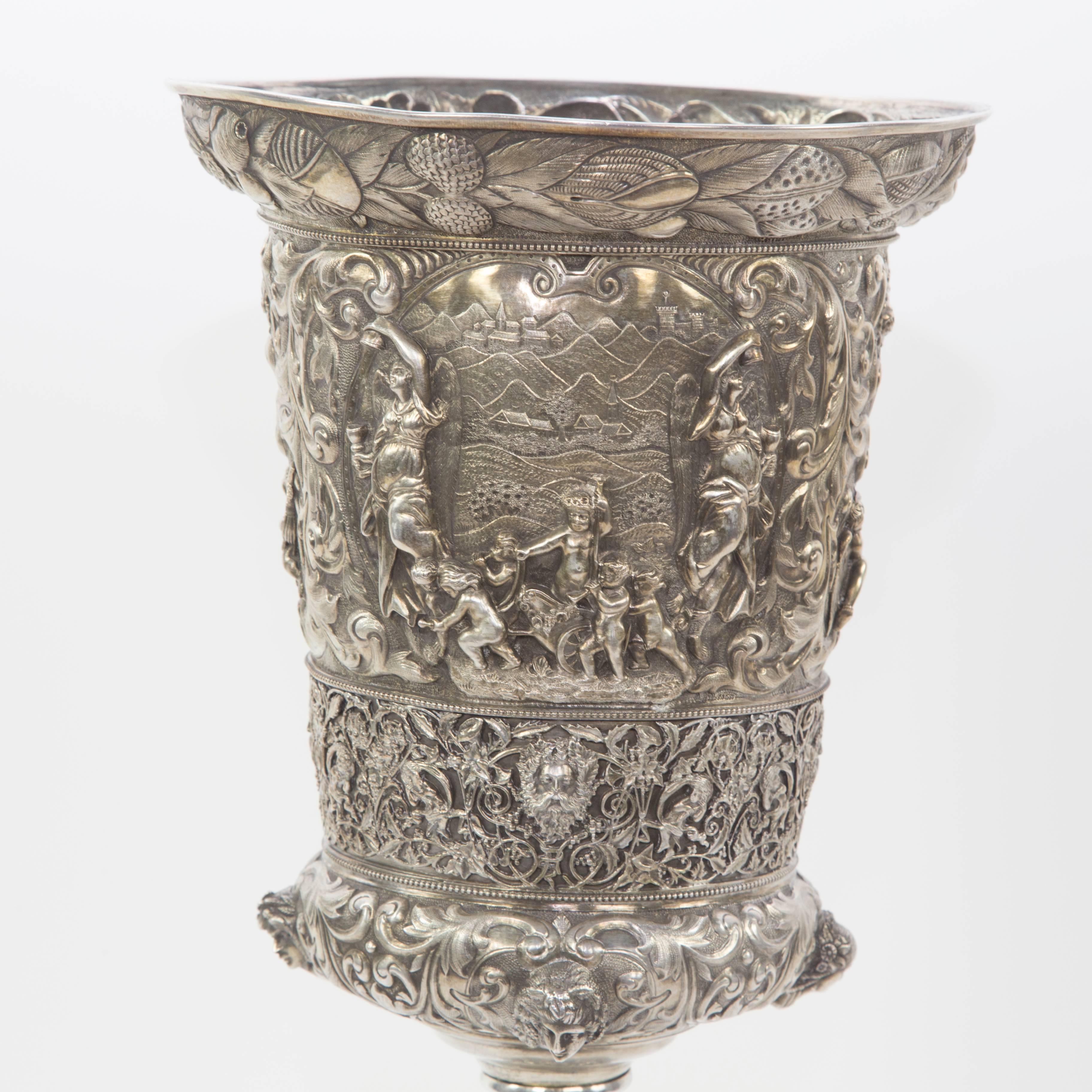 Prächtiger antiker großer Silberstuhl aus Silber im Zustand „Hervorragend“ im Angebot in Montreal, QC