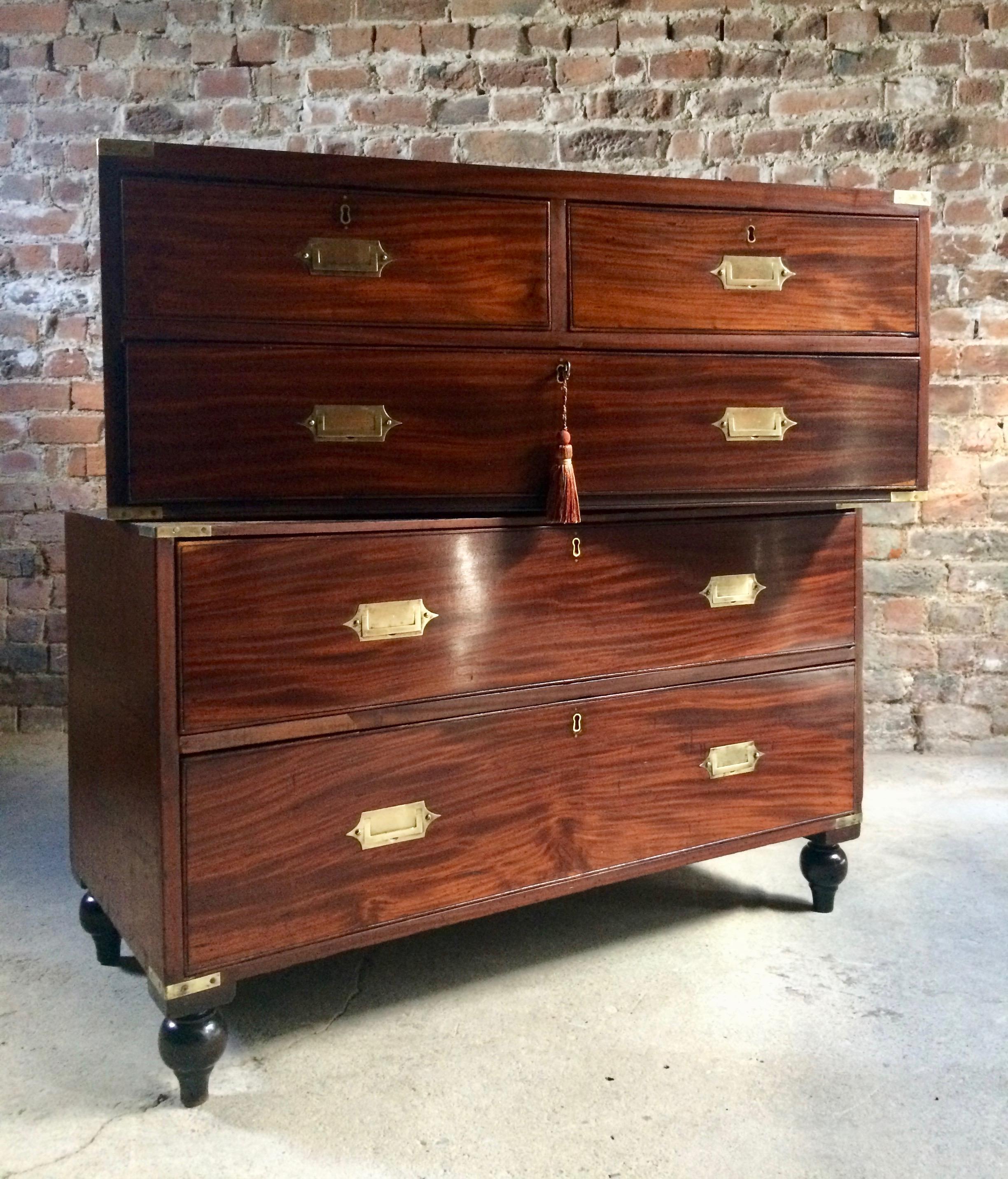 A magnificent and extremely good looking antique early 19th century military mahogany campaign chest of drawers dating to circa 1860, the rectangular top over two short and three long drawers, raised on turned teak legs, the chest features its