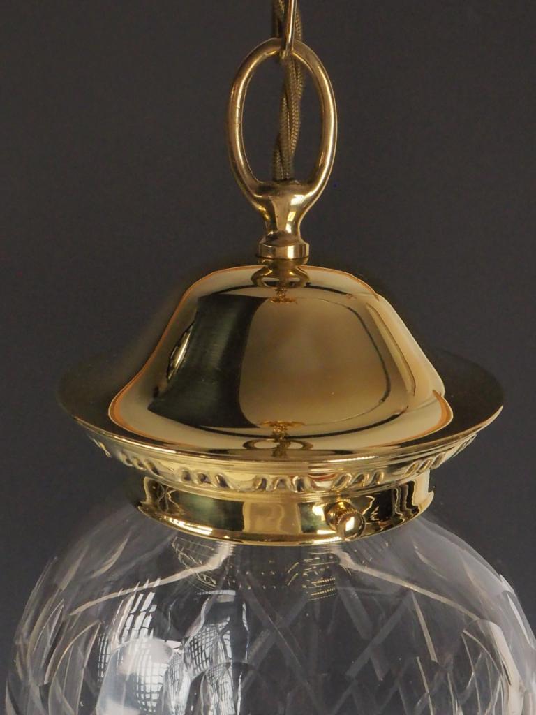 XIX secolo Magnifica lampada a sospensione antica con grande paralume in vetro tagliato in vendita