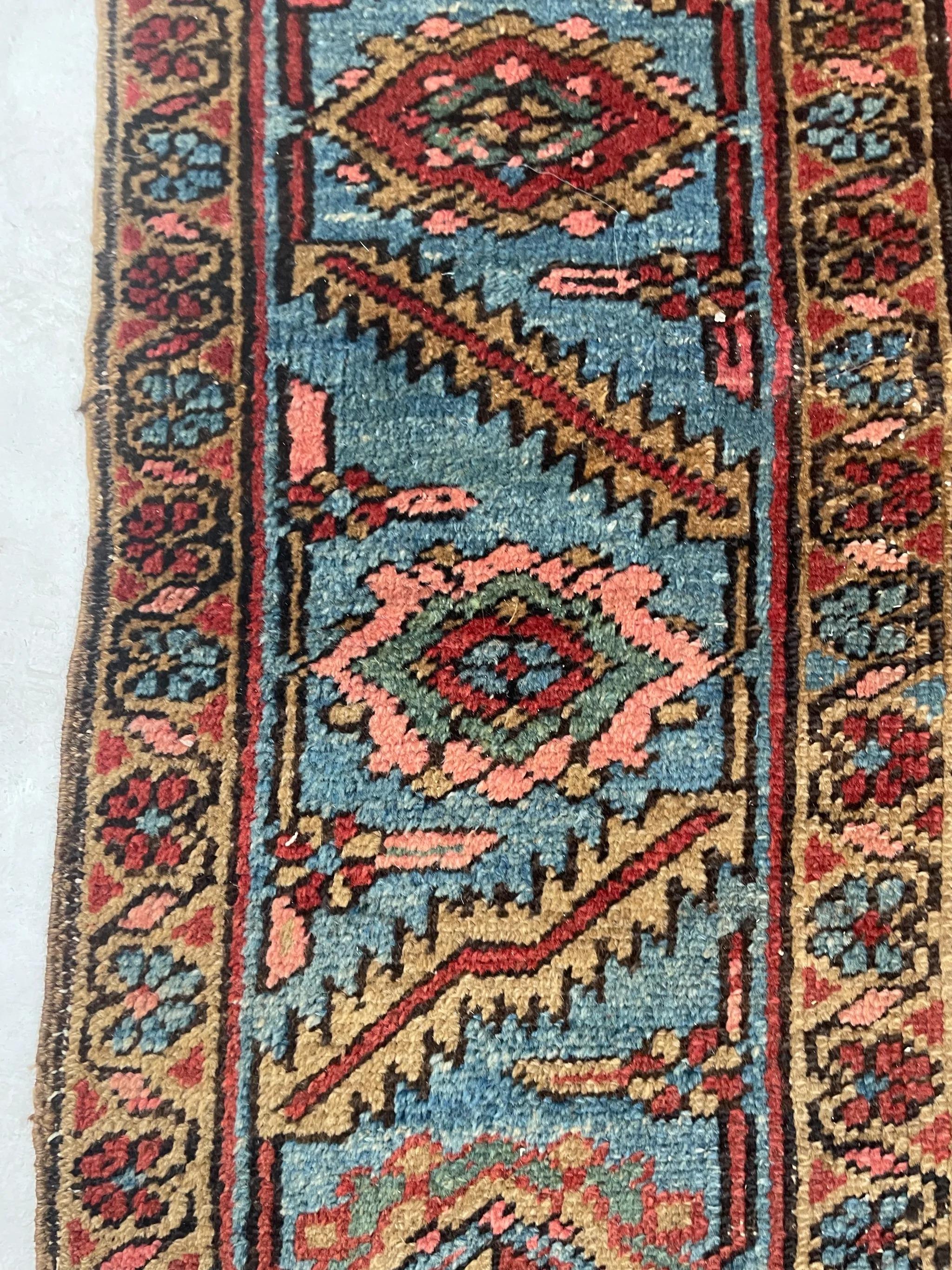 Magnificent Antique Persian Heriz Rug with Rare Mina-Khani Design, circa 1920's For Sale 5
