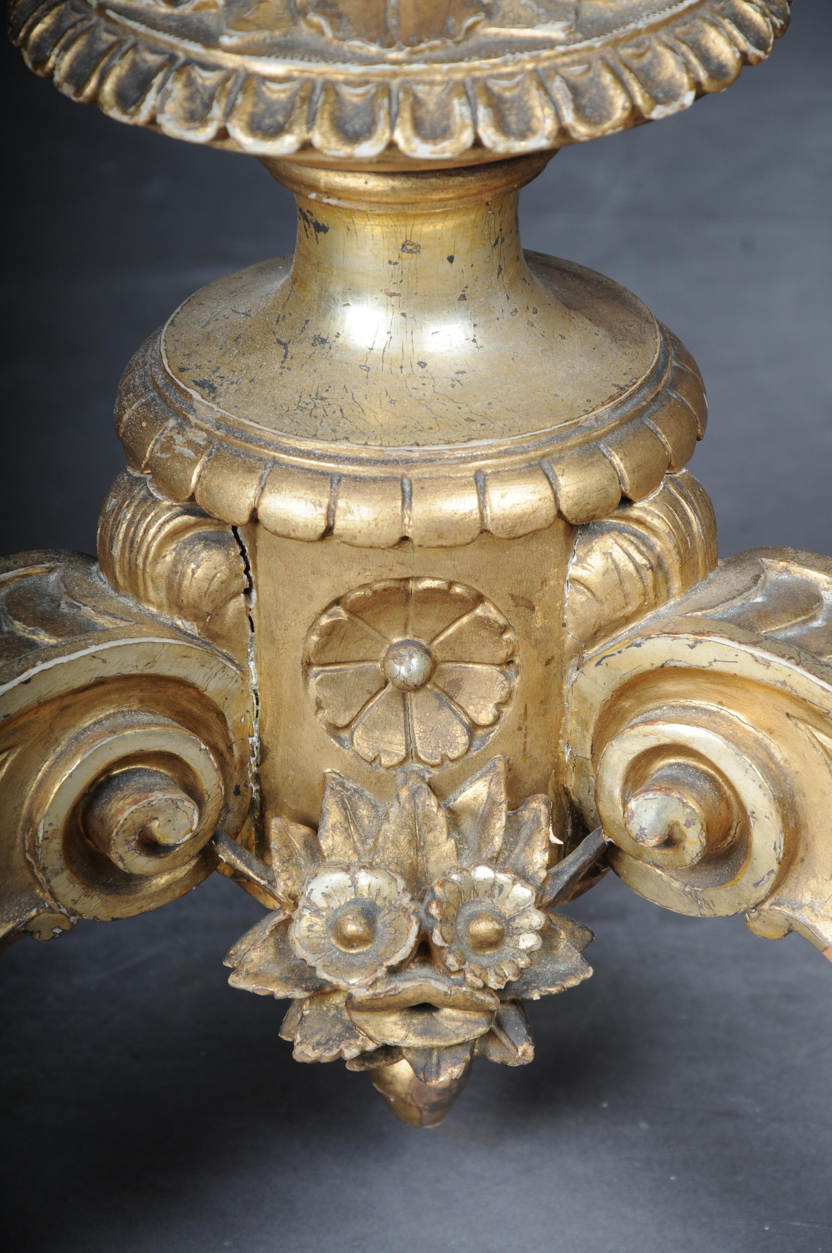 Marbre Magnifique table d'appoint ancienne dorée avec plateau en marbre, datant d'environ 1860 en vente