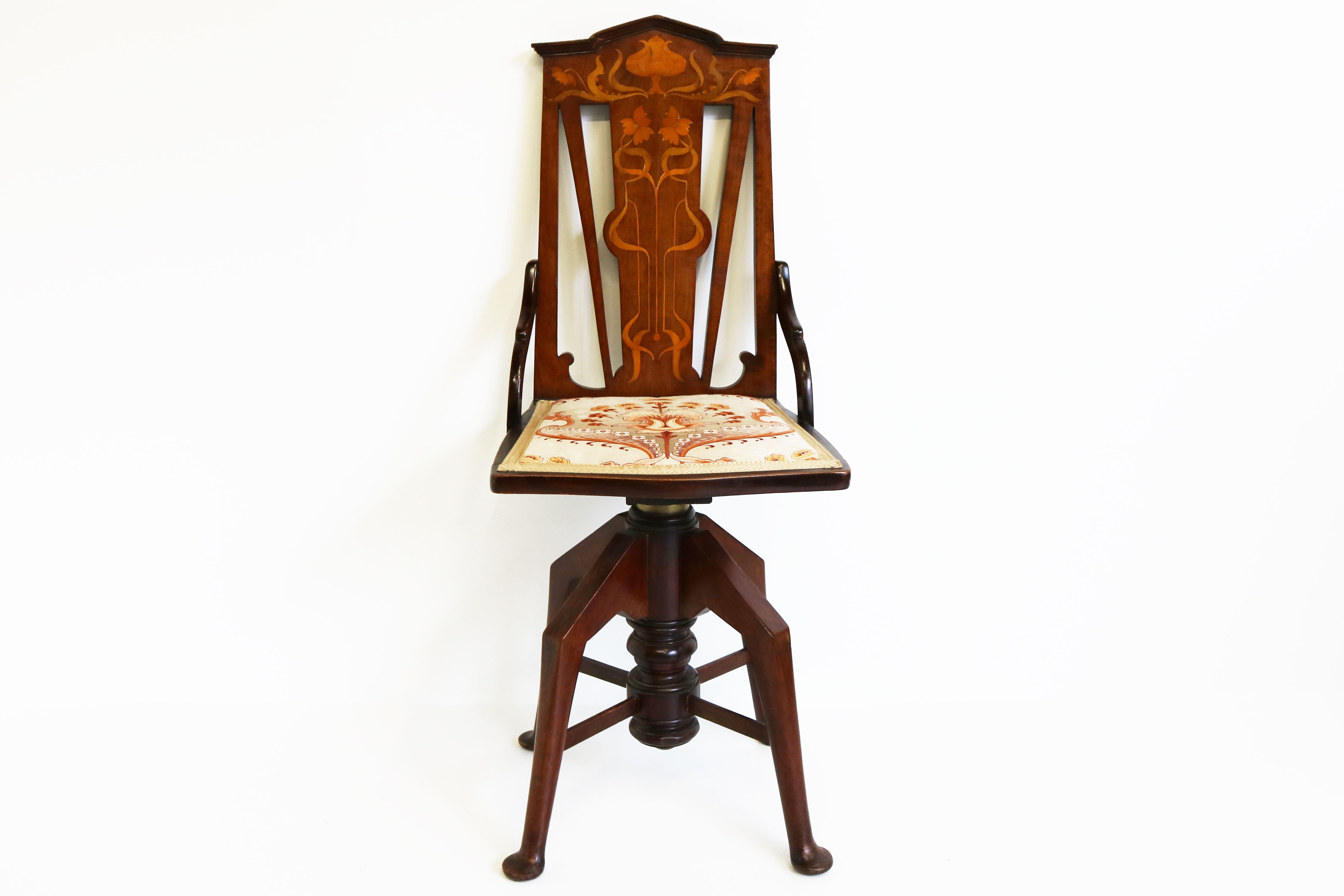 Magnificent Antique Swivel Art Nouveau Music Chair Mahogany Music Stool, 1900s In Good Condition In Ijzendijke, NL