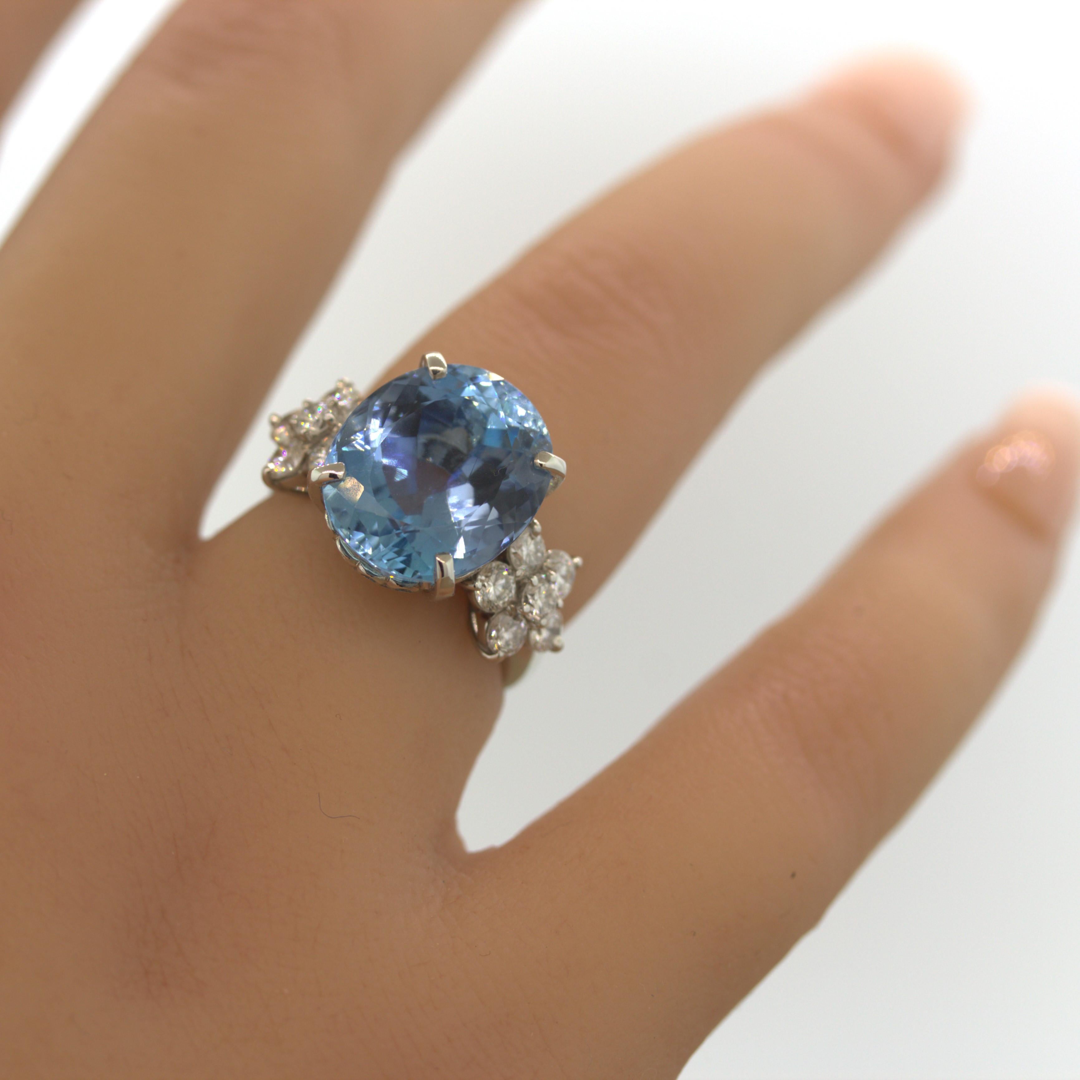 Magnificent Aquamarine Diamond Platinum Ring For Sale 1