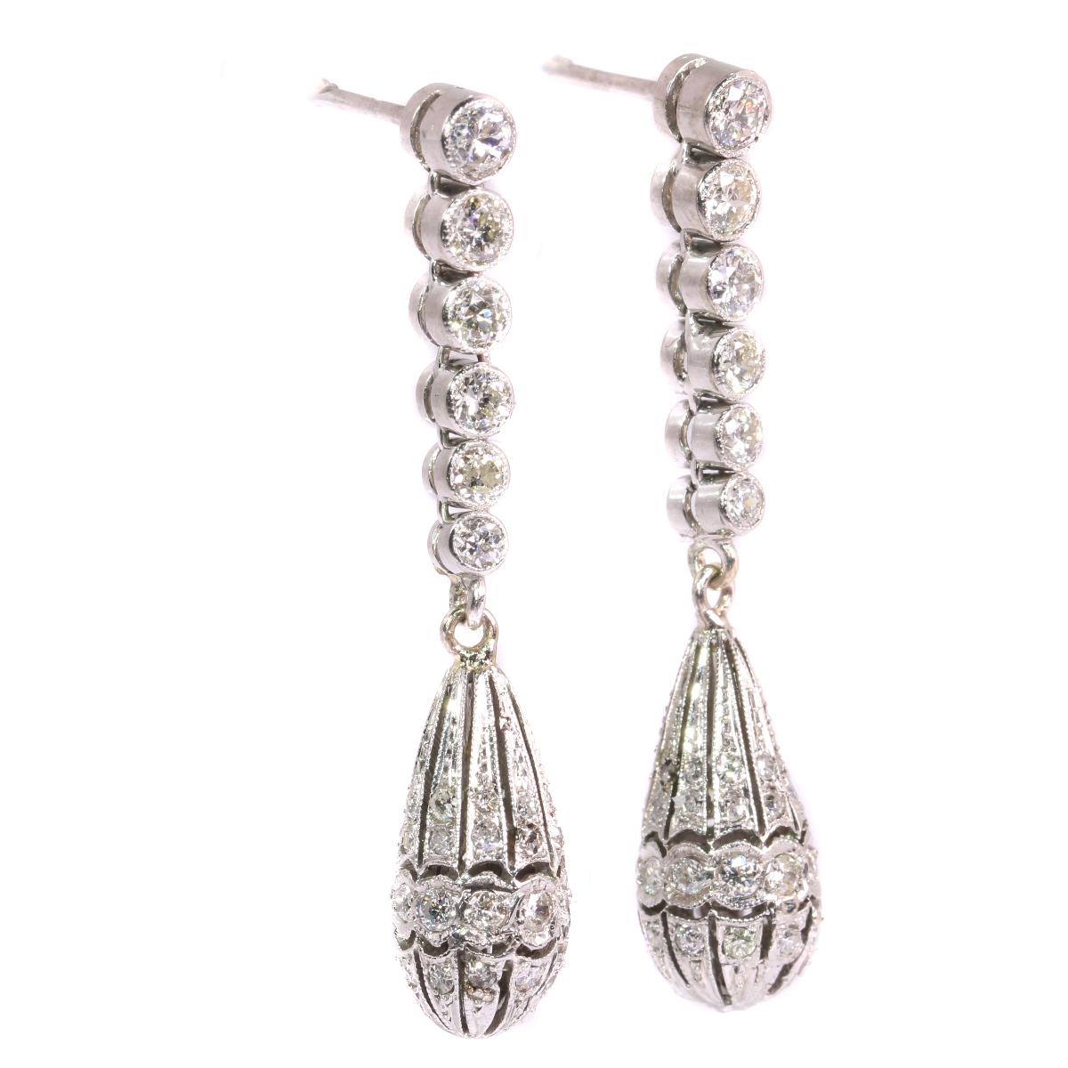 Magnificent Art Deco 2.14 Carat Diamond Pendent Earrings In Excellent Condition For Sale In Antwerp, BE