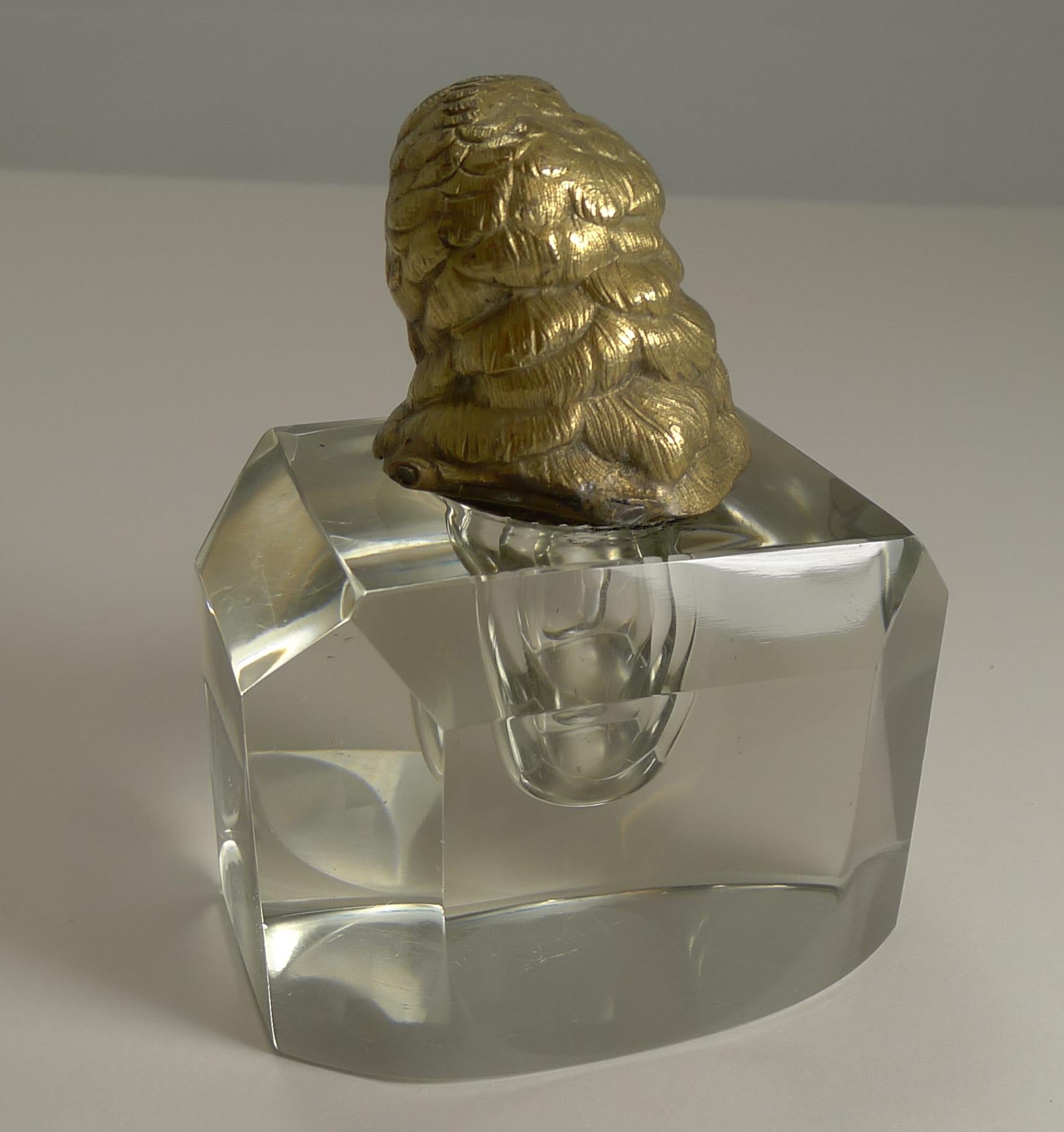 Prächtiges Art-déco-Tintenfass aus geschliffenem Kristall, figürlich, gegossen, vergoldete Bronze, Chick (Art déco) im Angebot