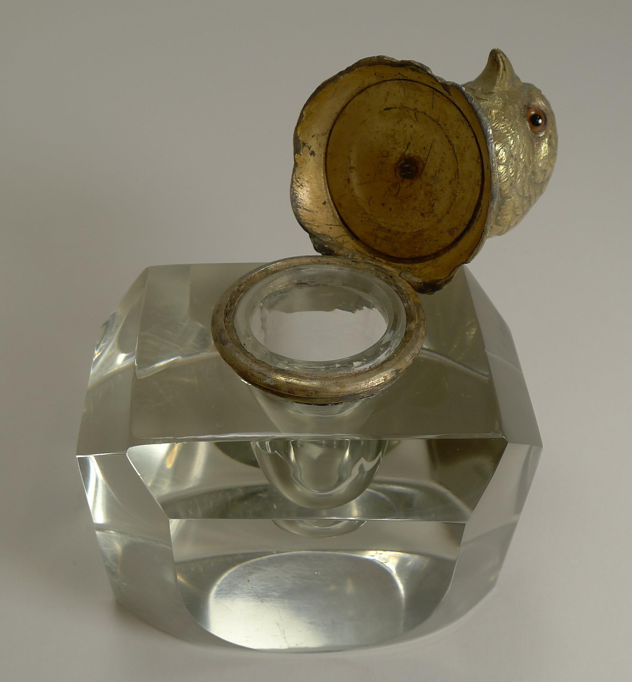 Prächtiges Art-déco-Tintenfass aus geschliffenem Kristall, figürlich, gegossen, vergoldete Bronze, Chick (Vergoldet) im Angebot