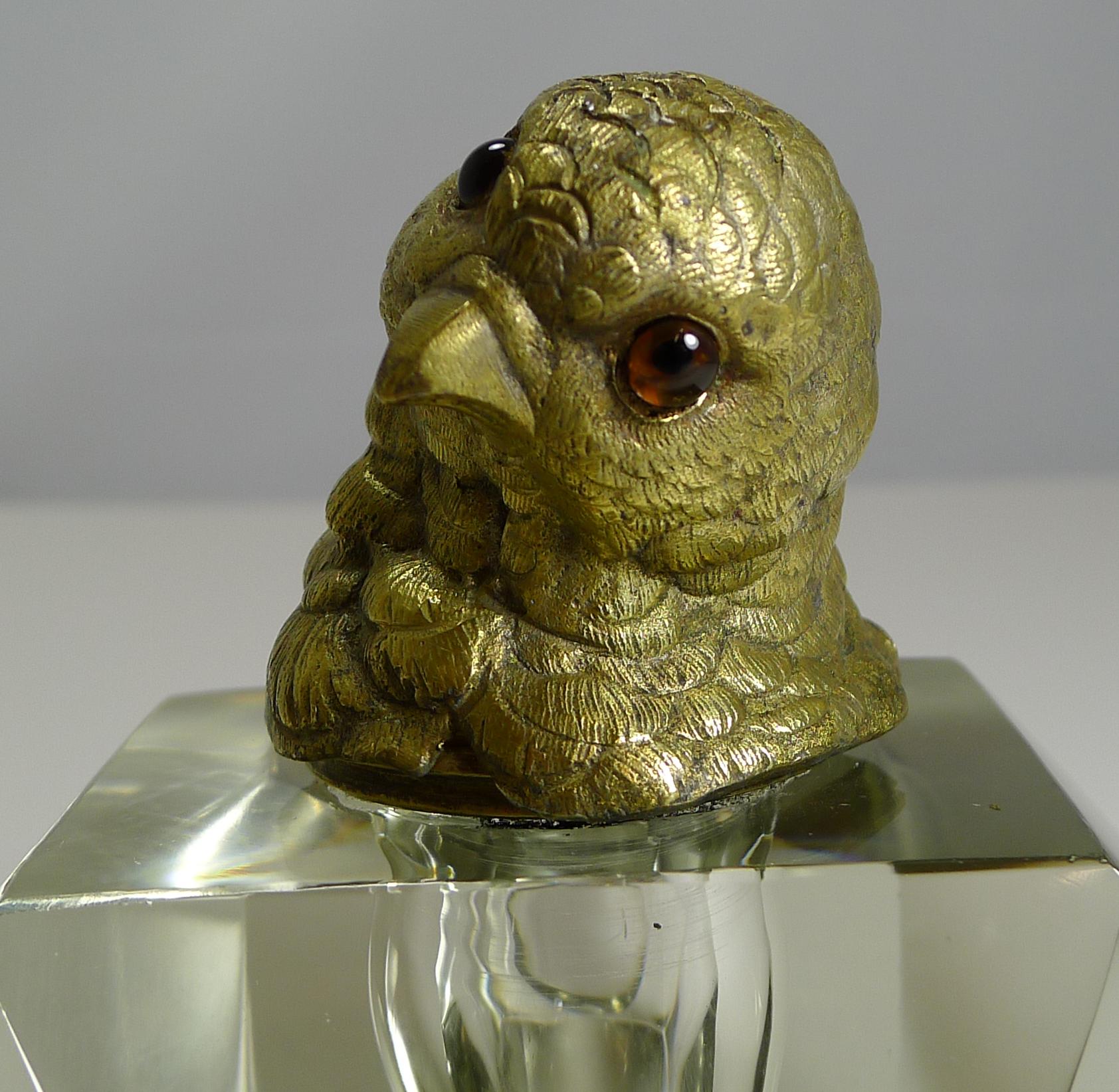 Prächtiges Art-déco-Tintenfass aus geschliffenem Kristall, figürlich, gegossen, vergoldete Bronze, Chick (Frühes 20. Jahrhundert) im Angebot